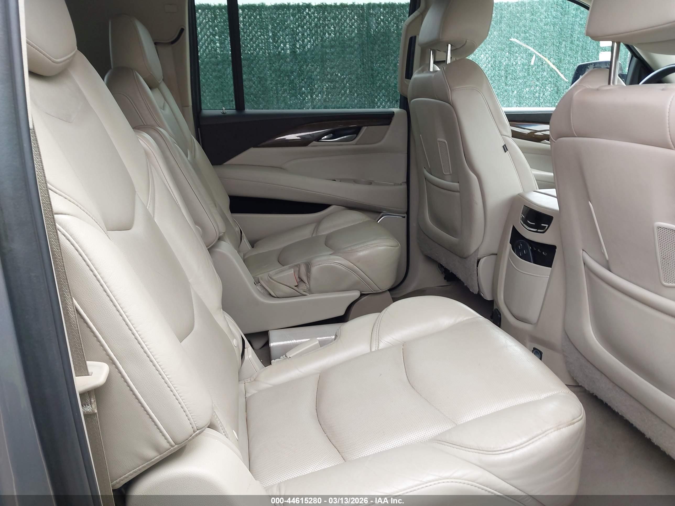 CADILLAC ESCALADE image 8