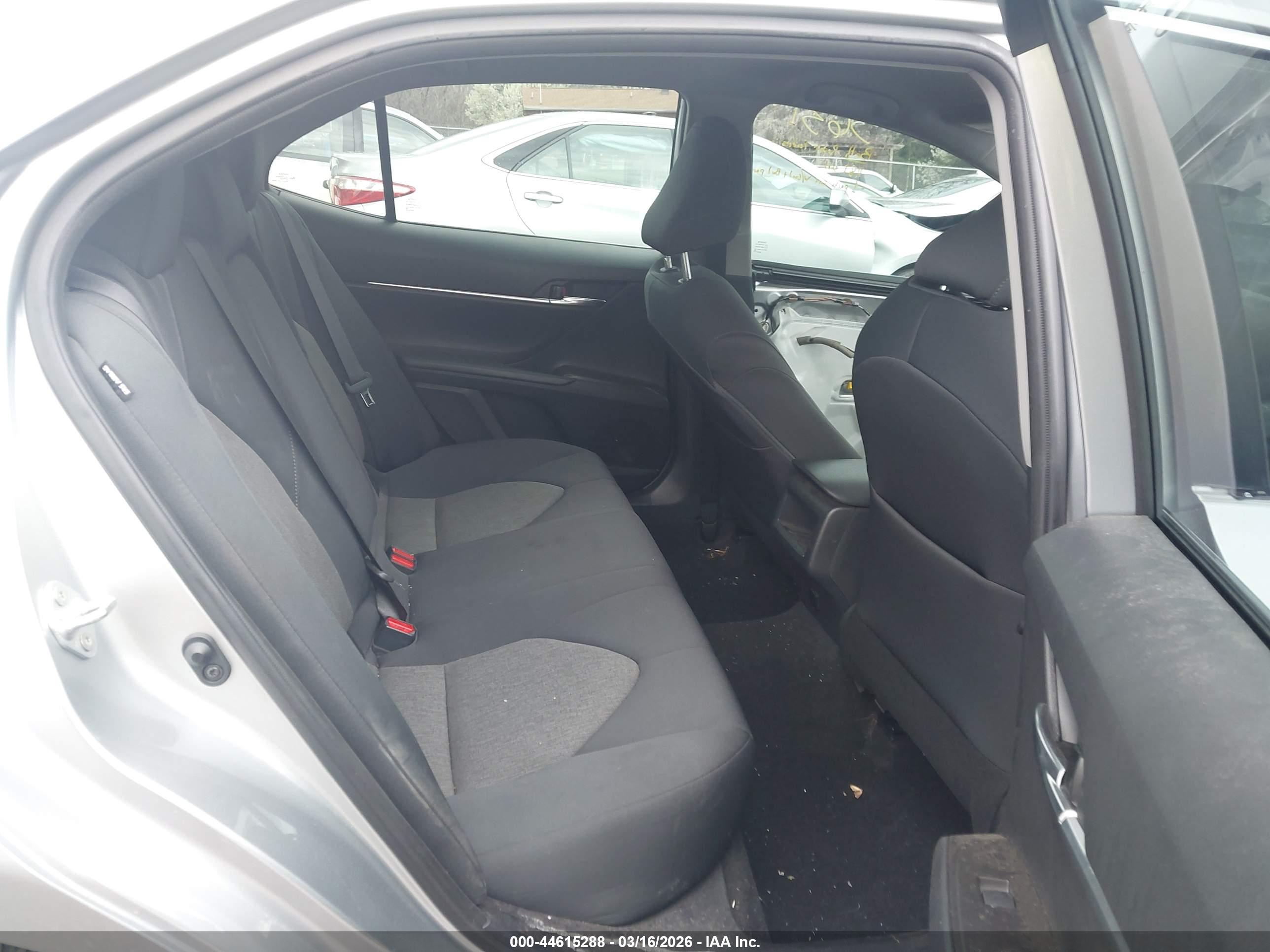 TOYOTA CAMRY image 8