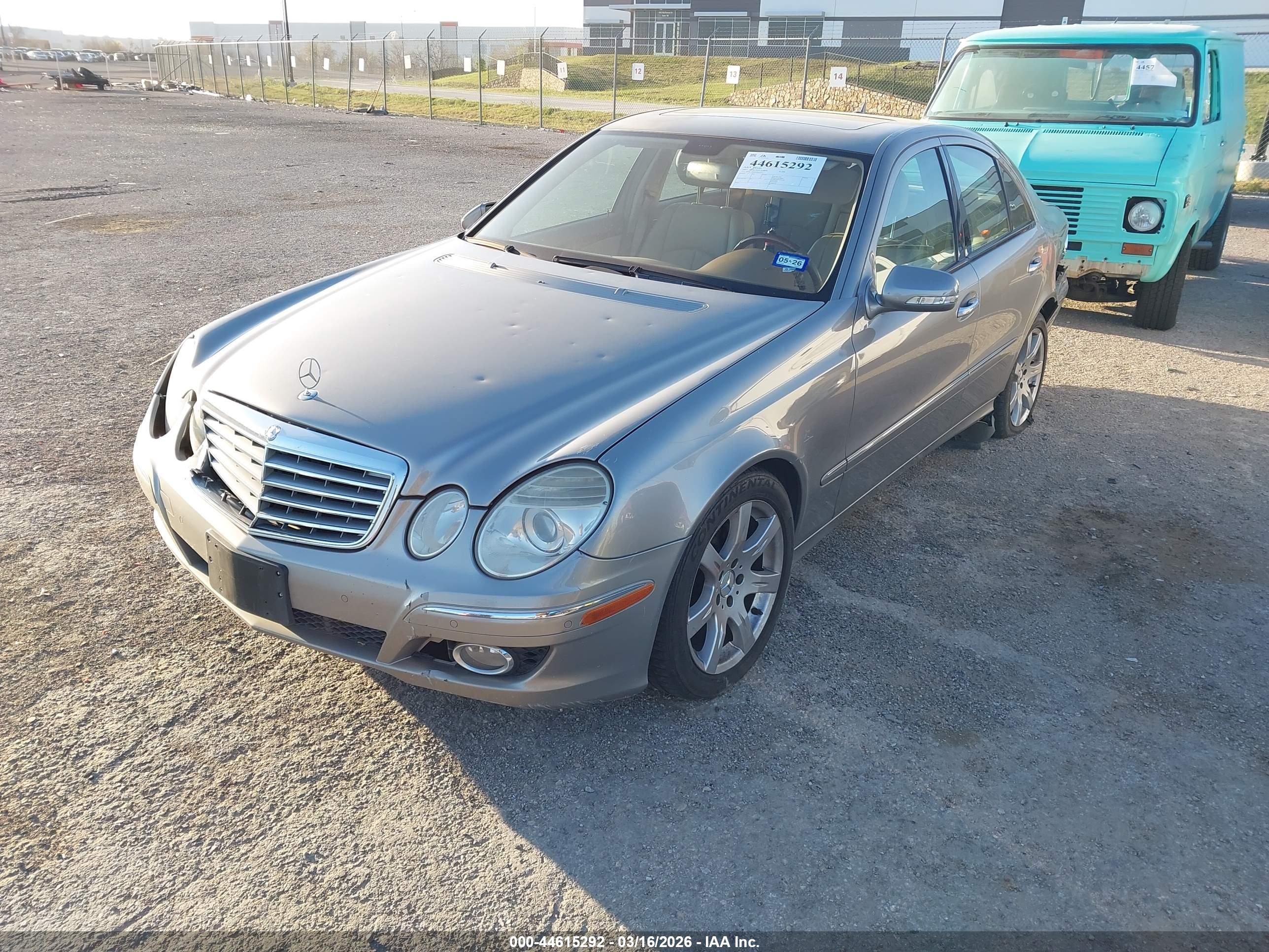MERCEDES-BENZ E image 2