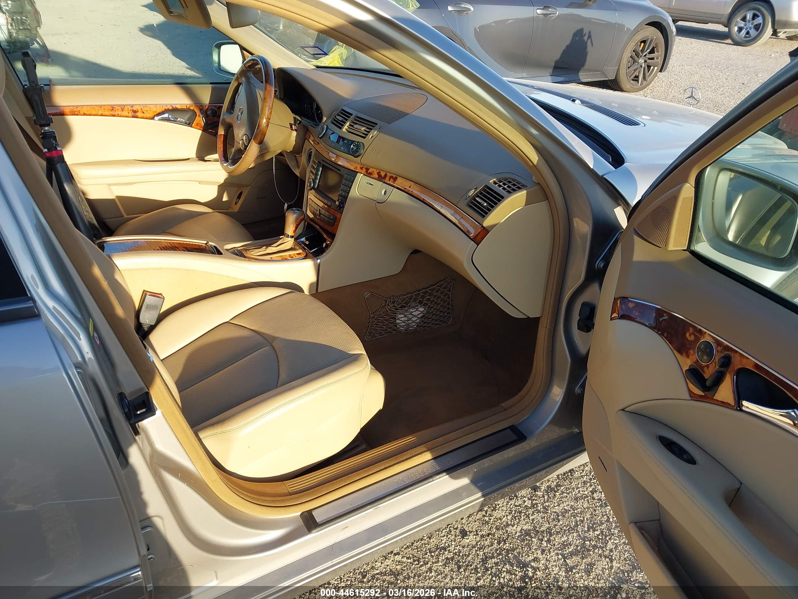 MERCEDES-BENZ E image 5
