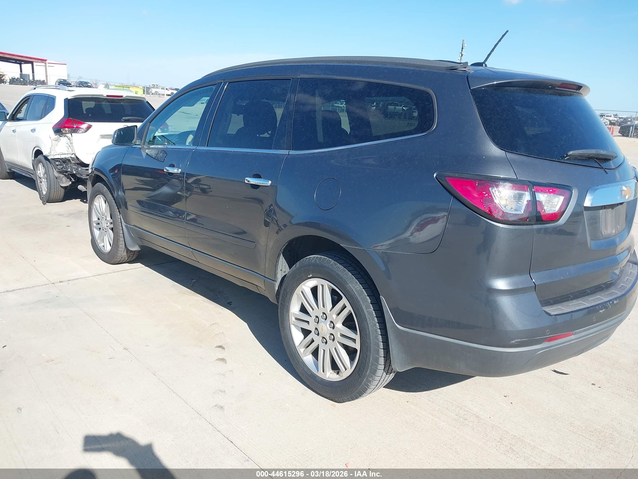 CHEVROLET TRAVERSE image 3