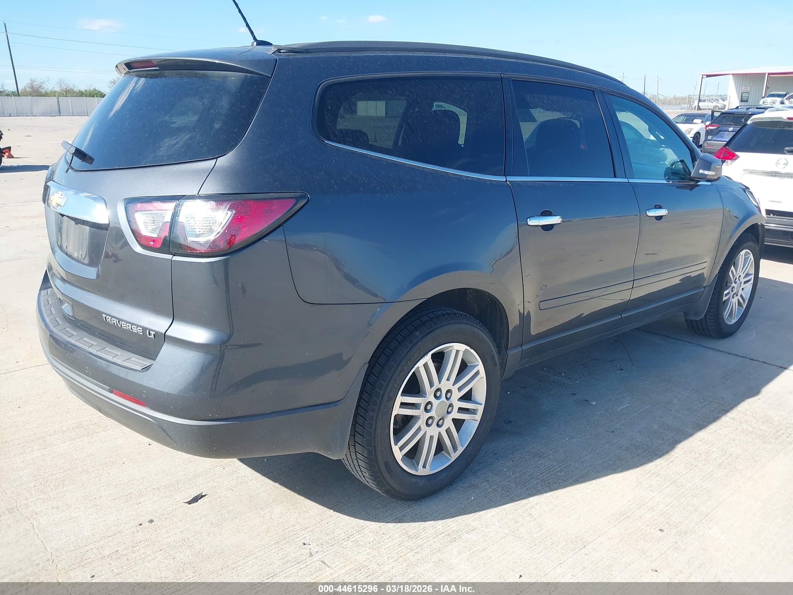 CHEVROLET TRAVERSE image 4