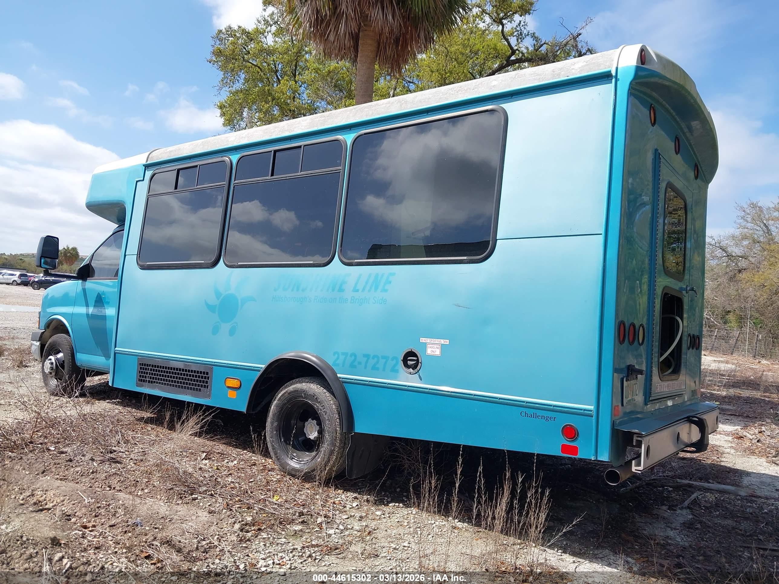 CHEVROLET EXPRESS image 3
