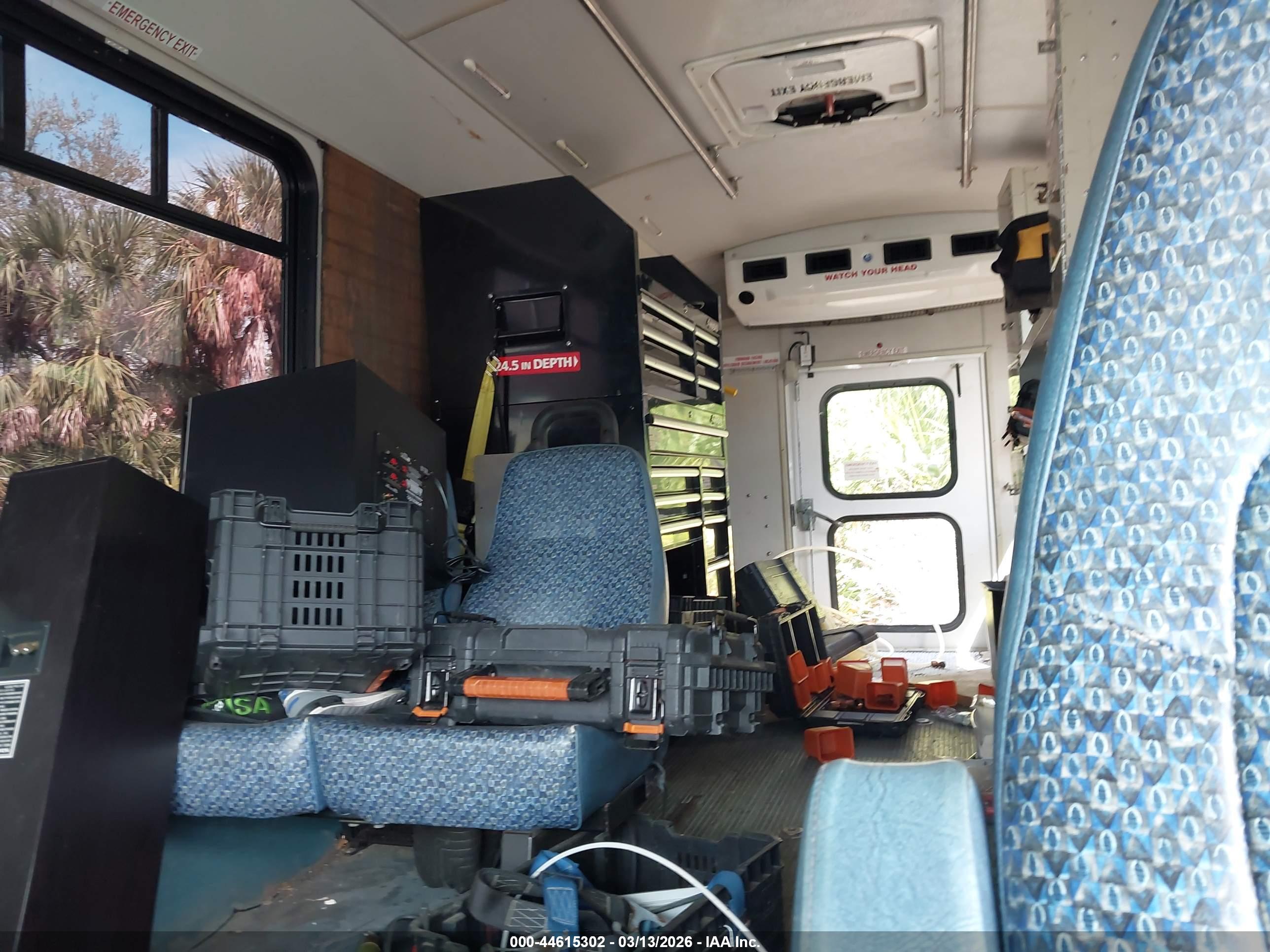 CHEVROLET EXPRESS image 8