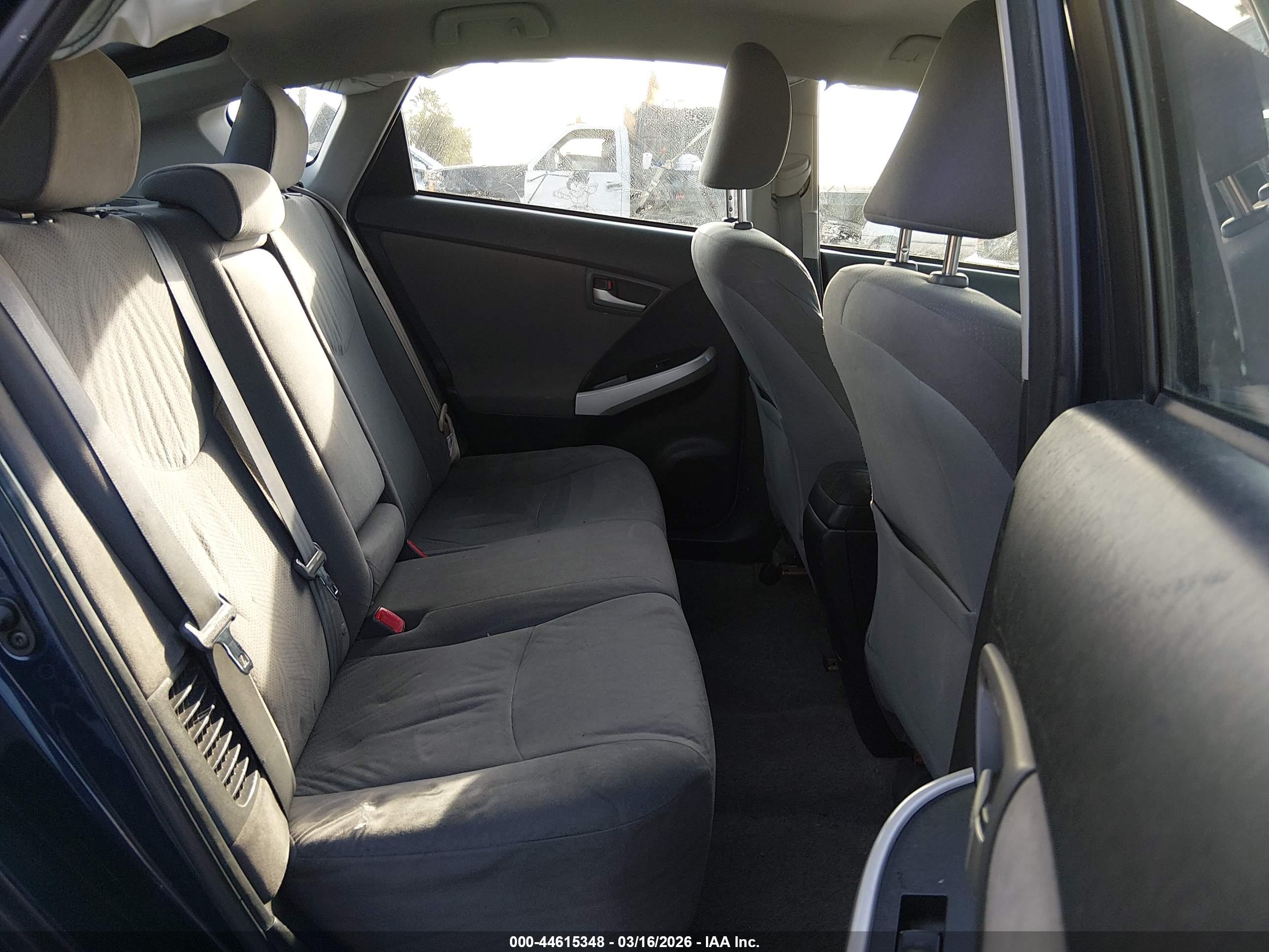 TOYOTA PRIUS image 8