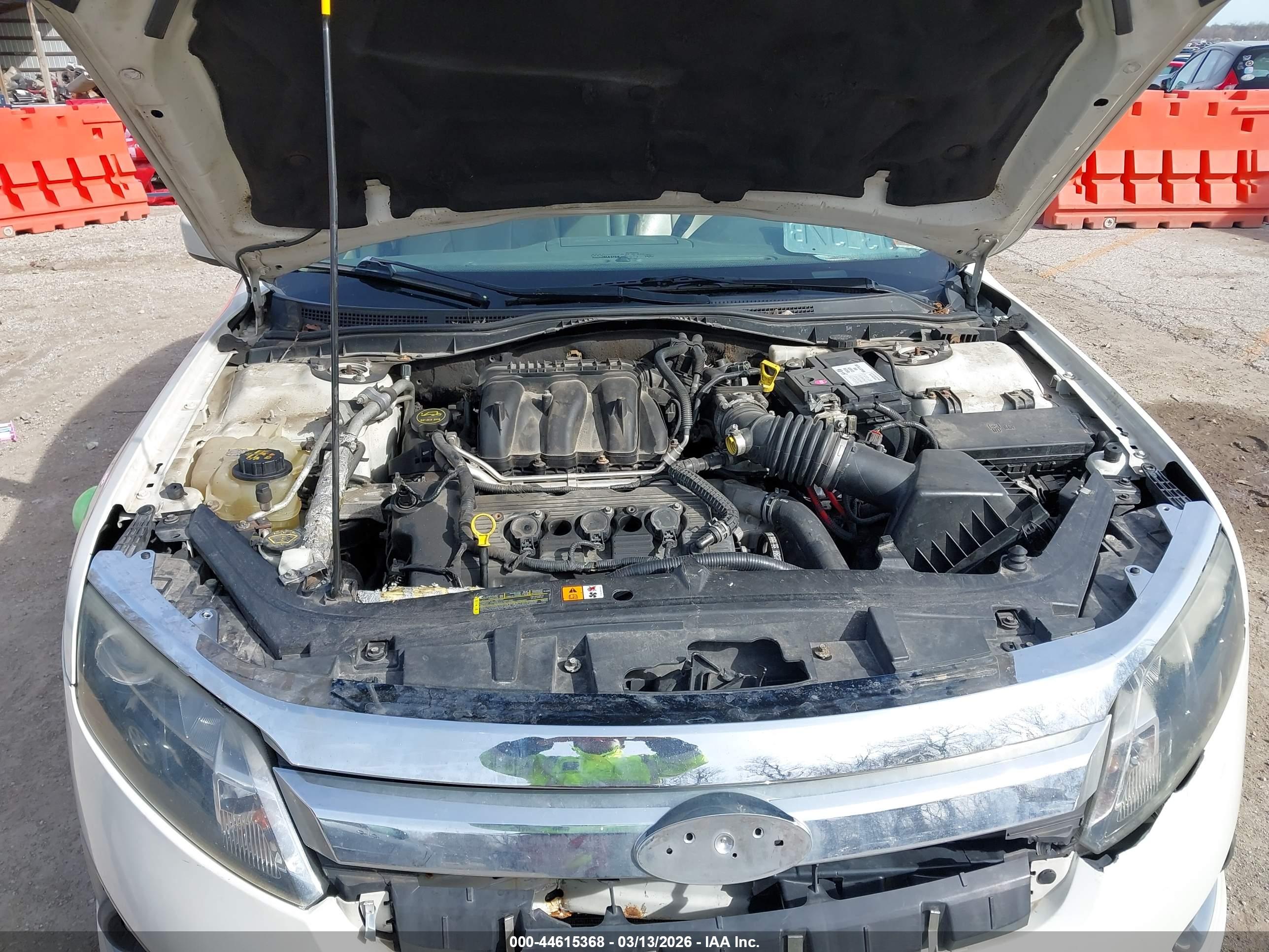 FORD FUSION image 10