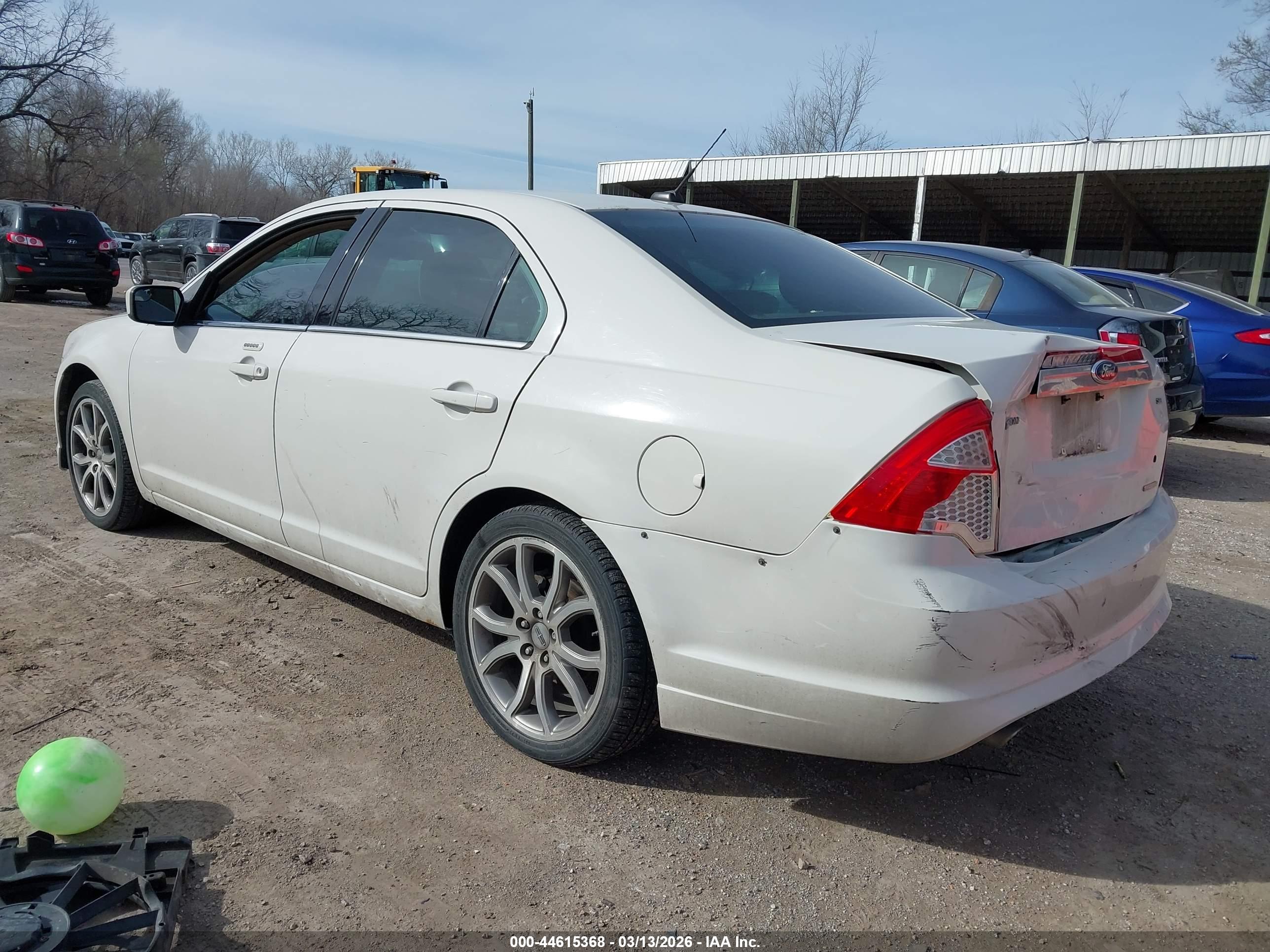 FORD FUSION image 3
