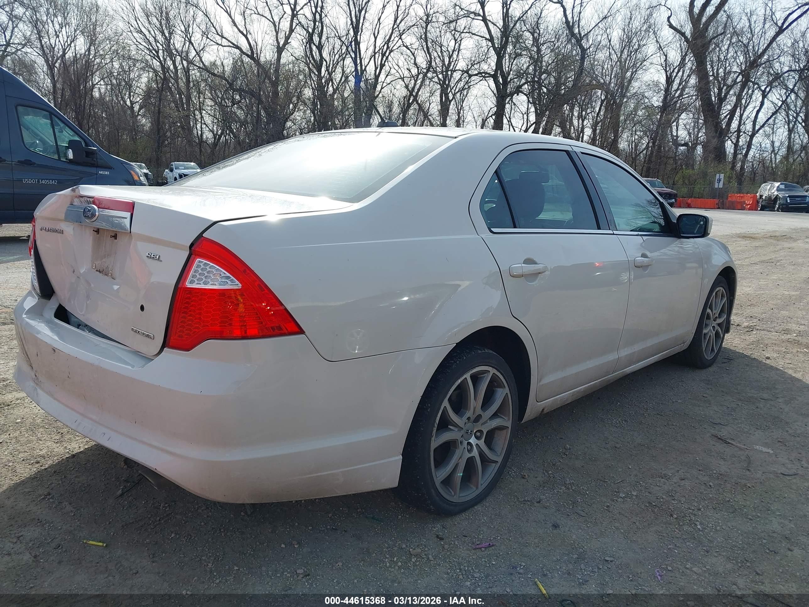 FORD FUSION image 4