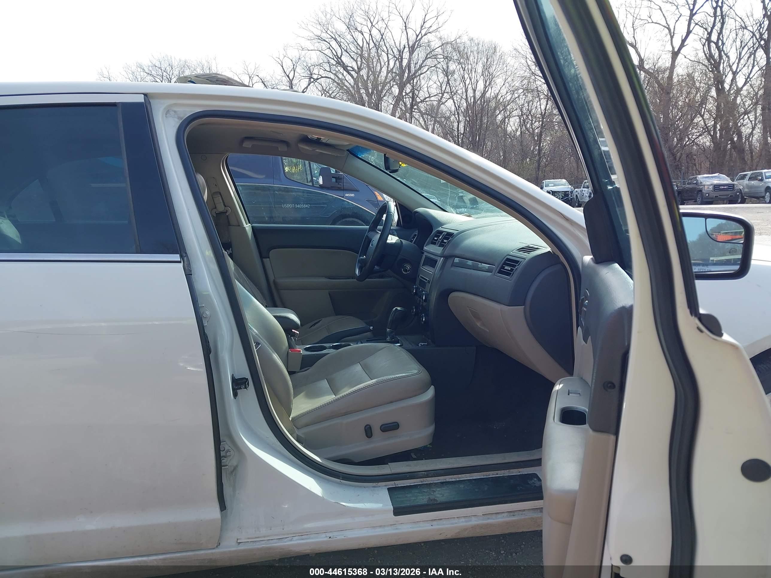 FORD FUSION image 5