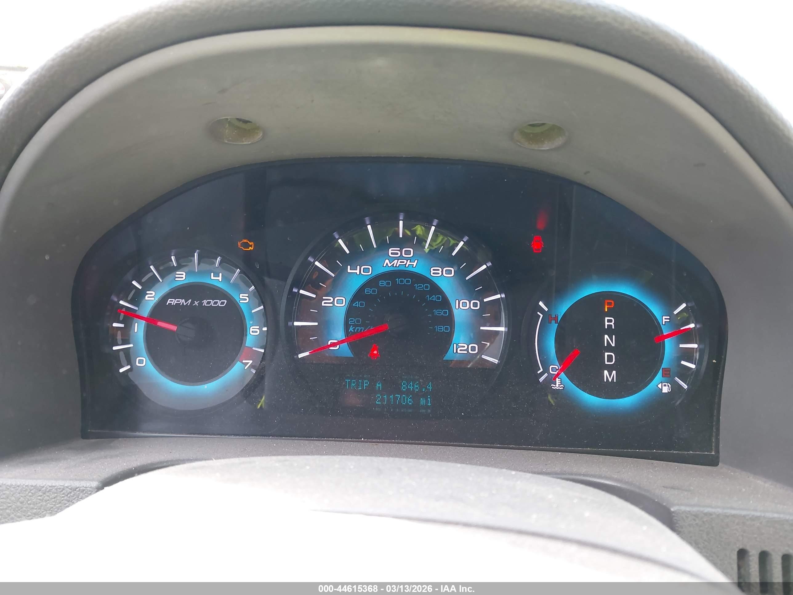 FORD FUSION image 7