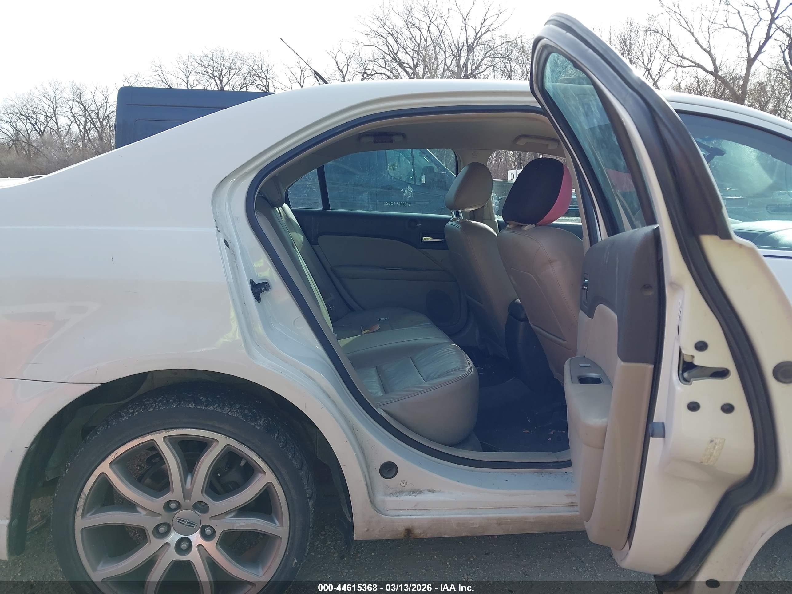FORD FUSION image 8