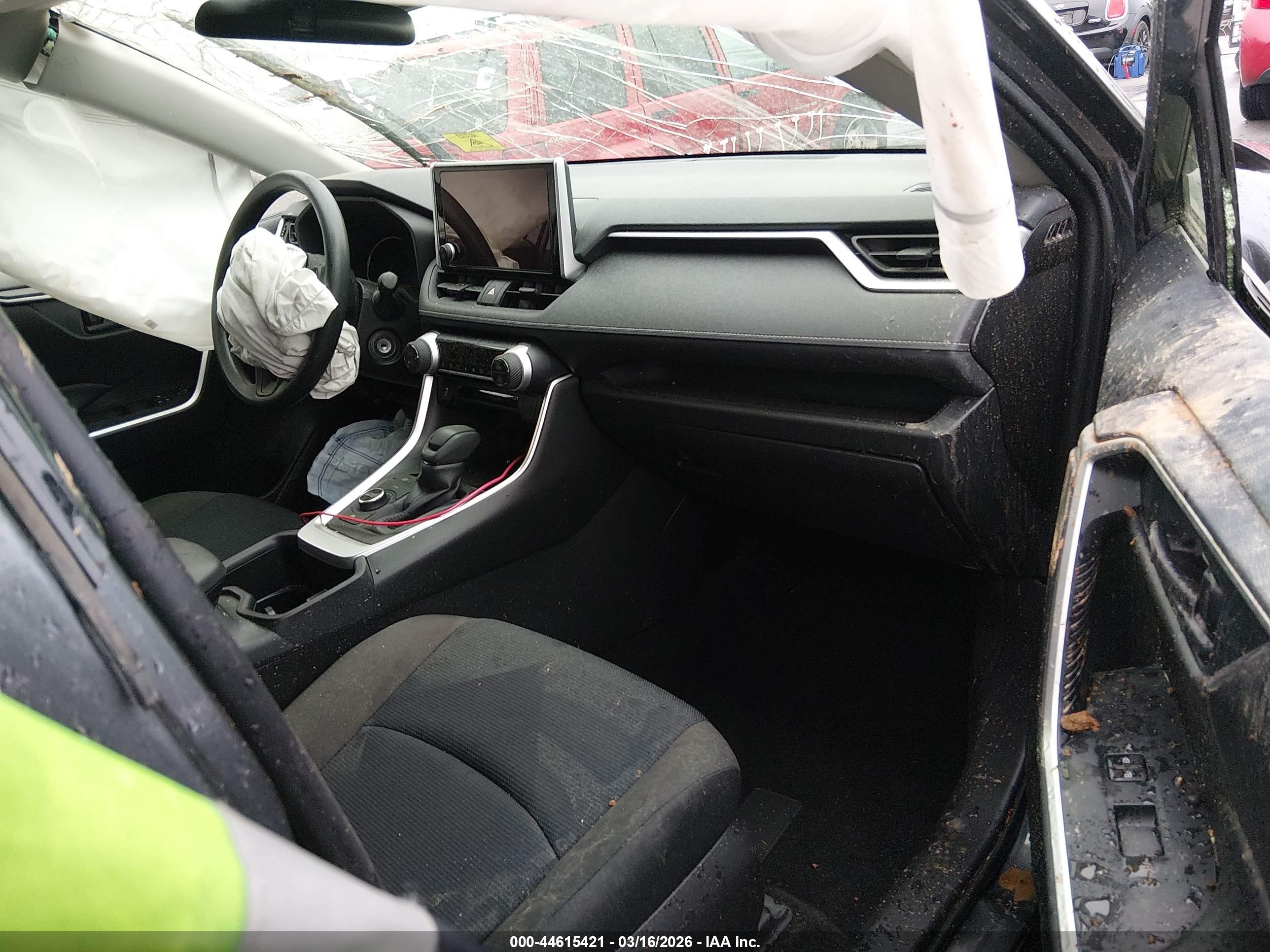 TOYOTA RAV4 image 5
