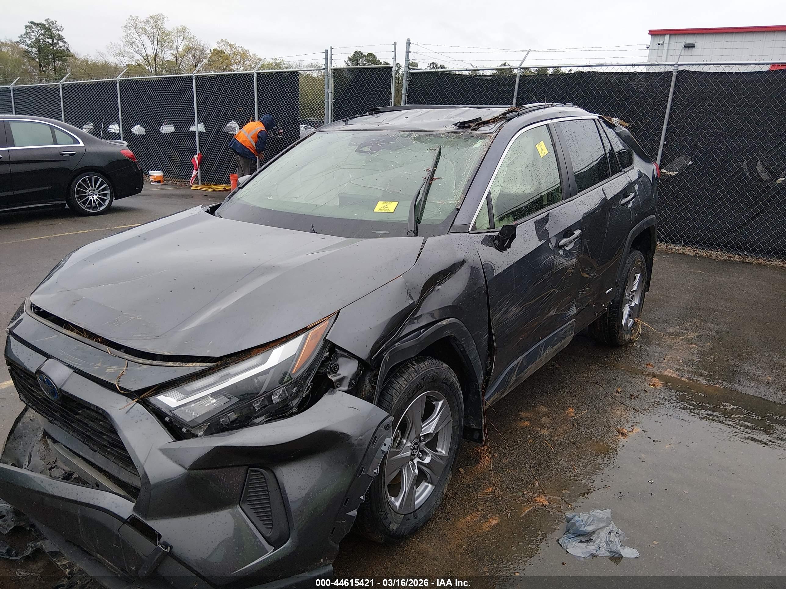 TOYOTA RAV4 image 6