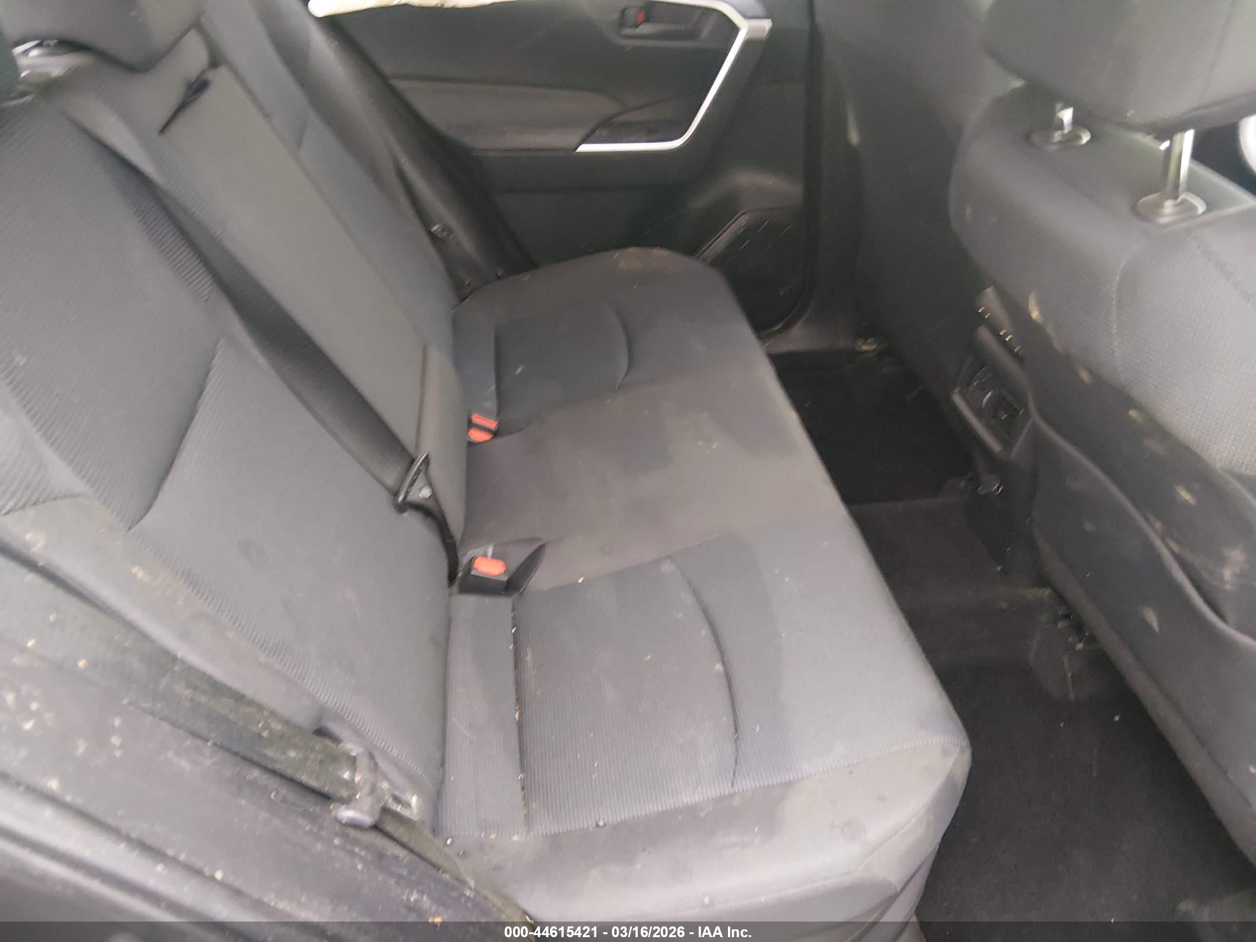 TOYOTA RAV4 image 8