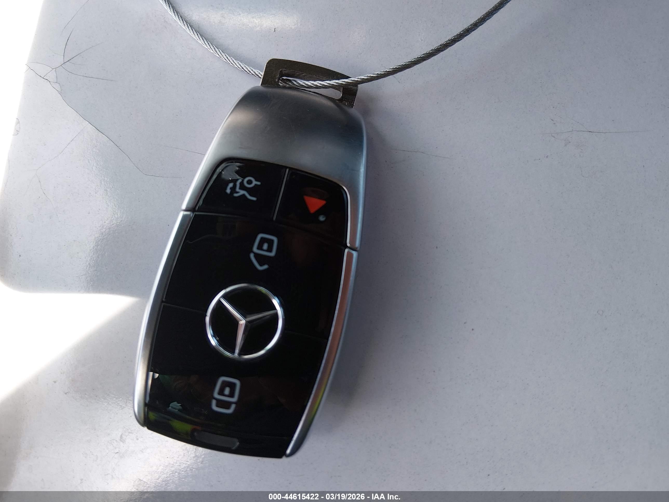 MERCEDES-BENZ E image 11