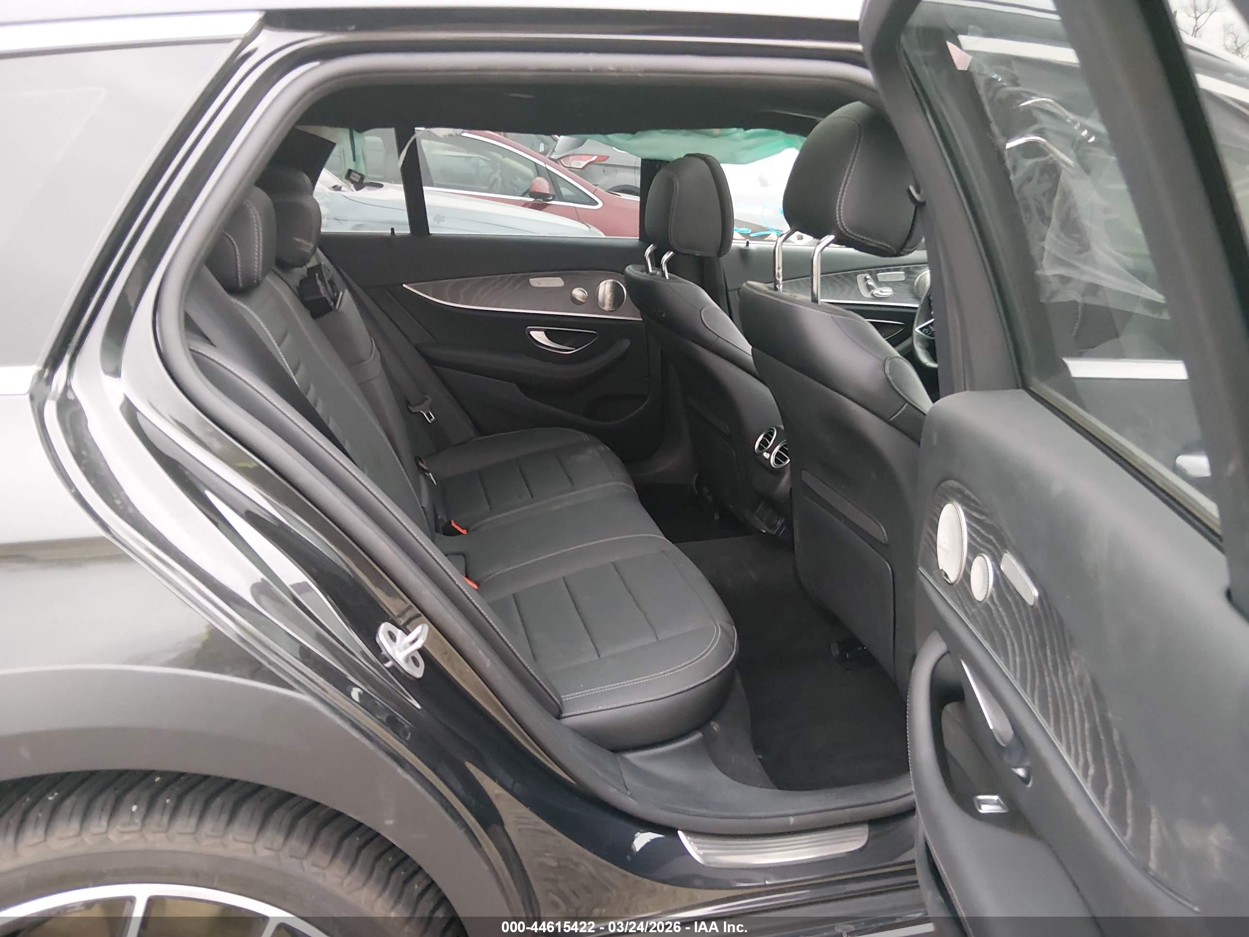 MERCEDES-BENZ E image 8