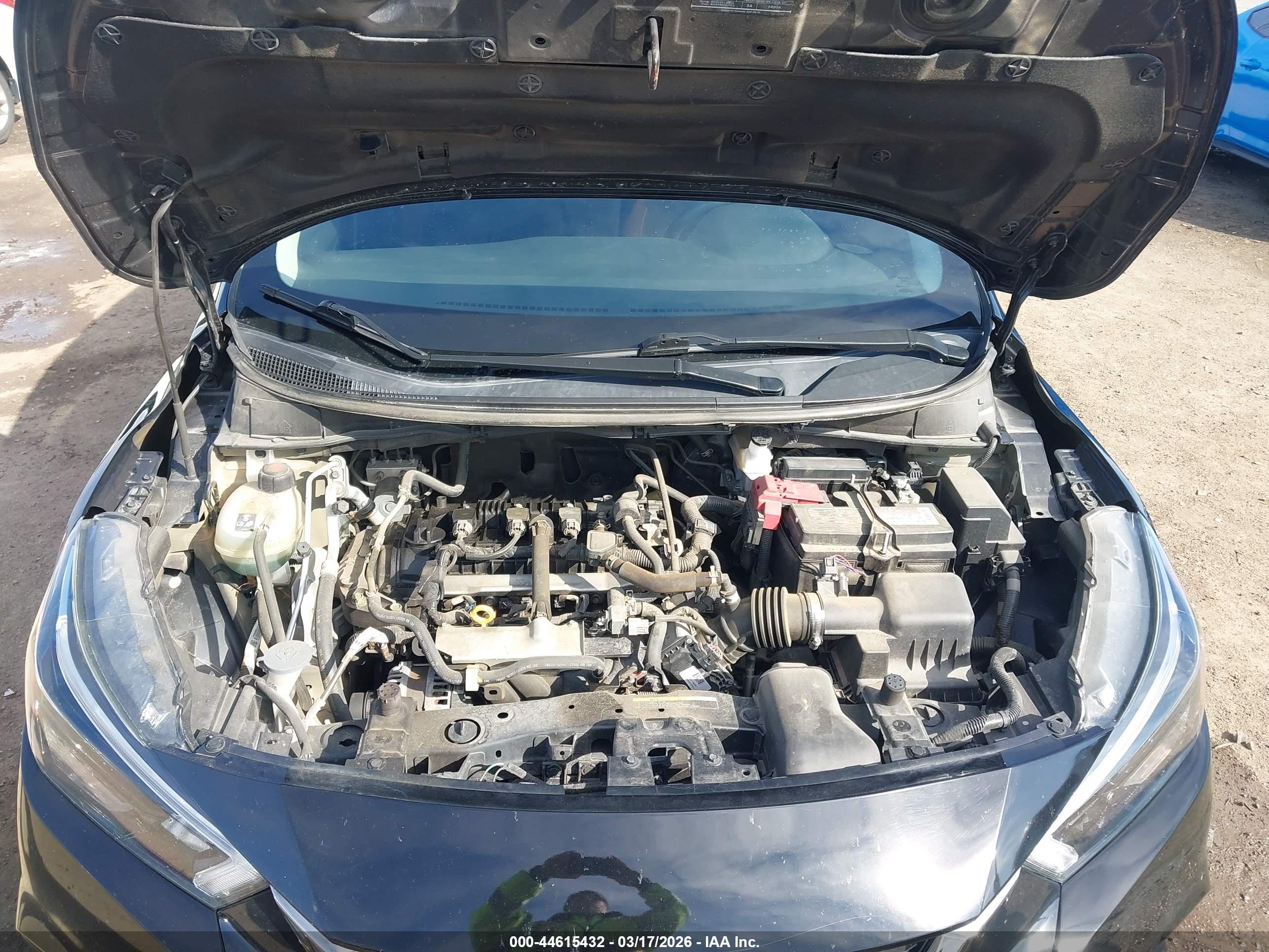 NISSAN VERSA image 10