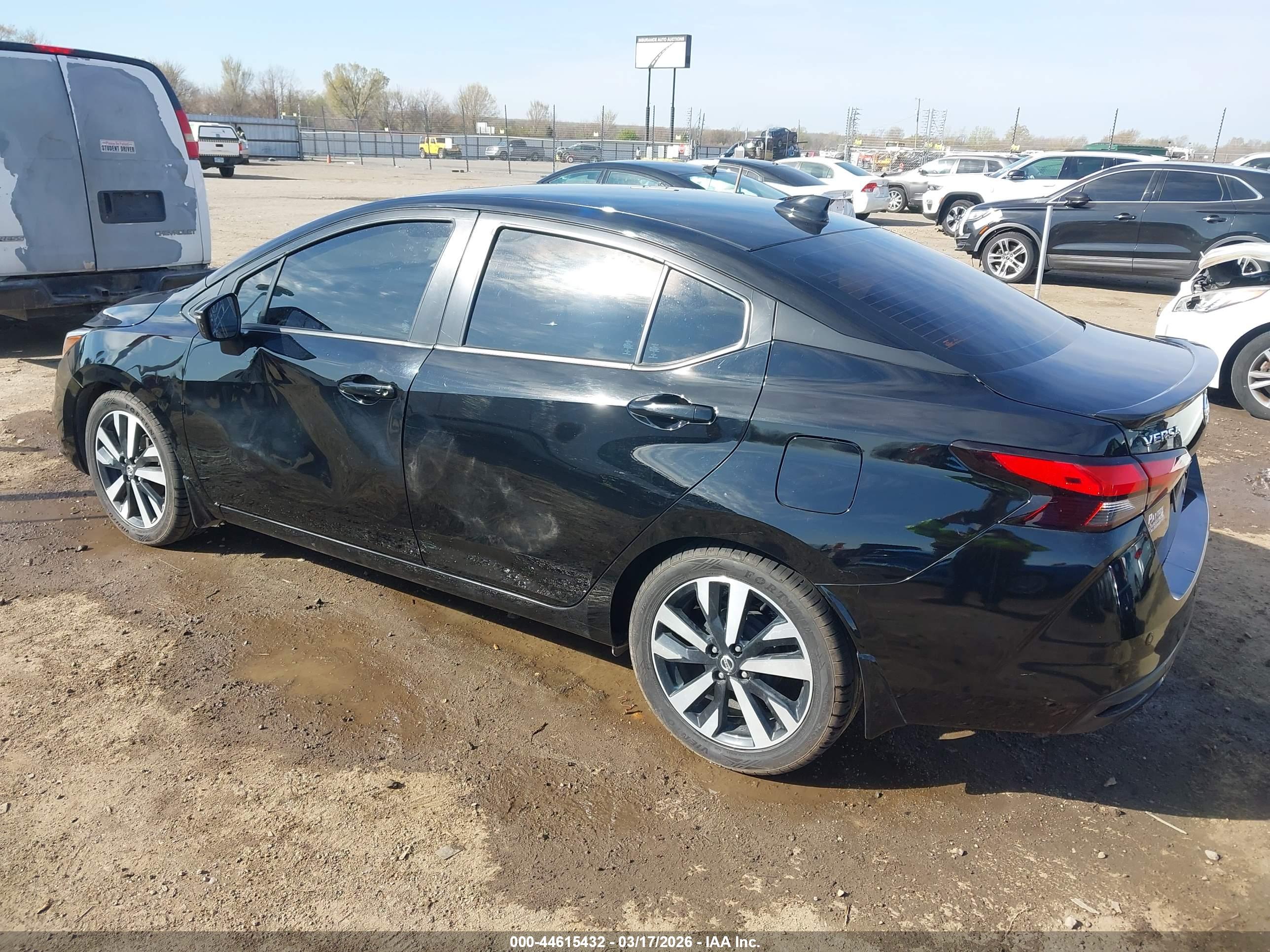 NISSAN VERSA image 3