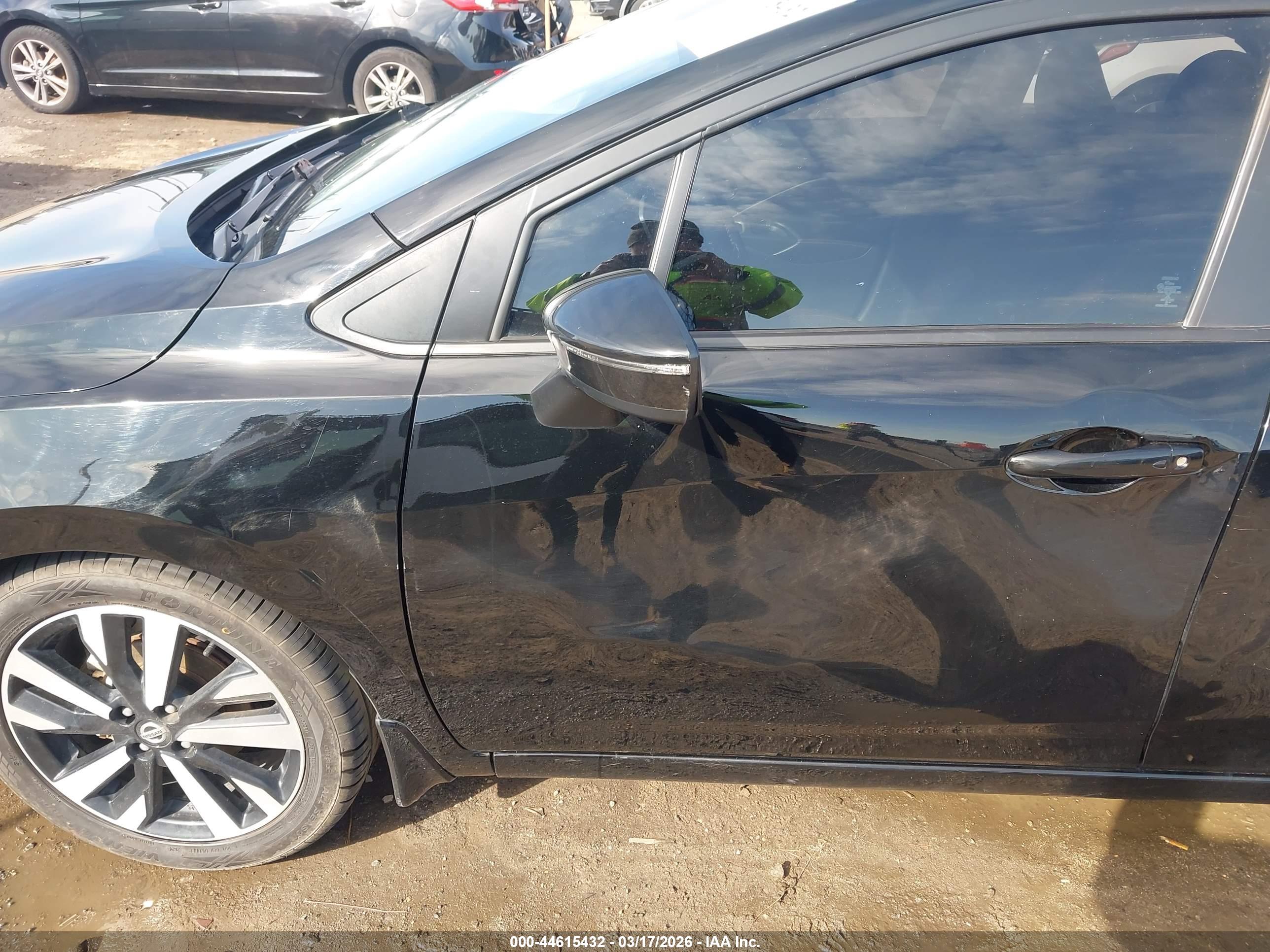 NISSAN VERSA image 6