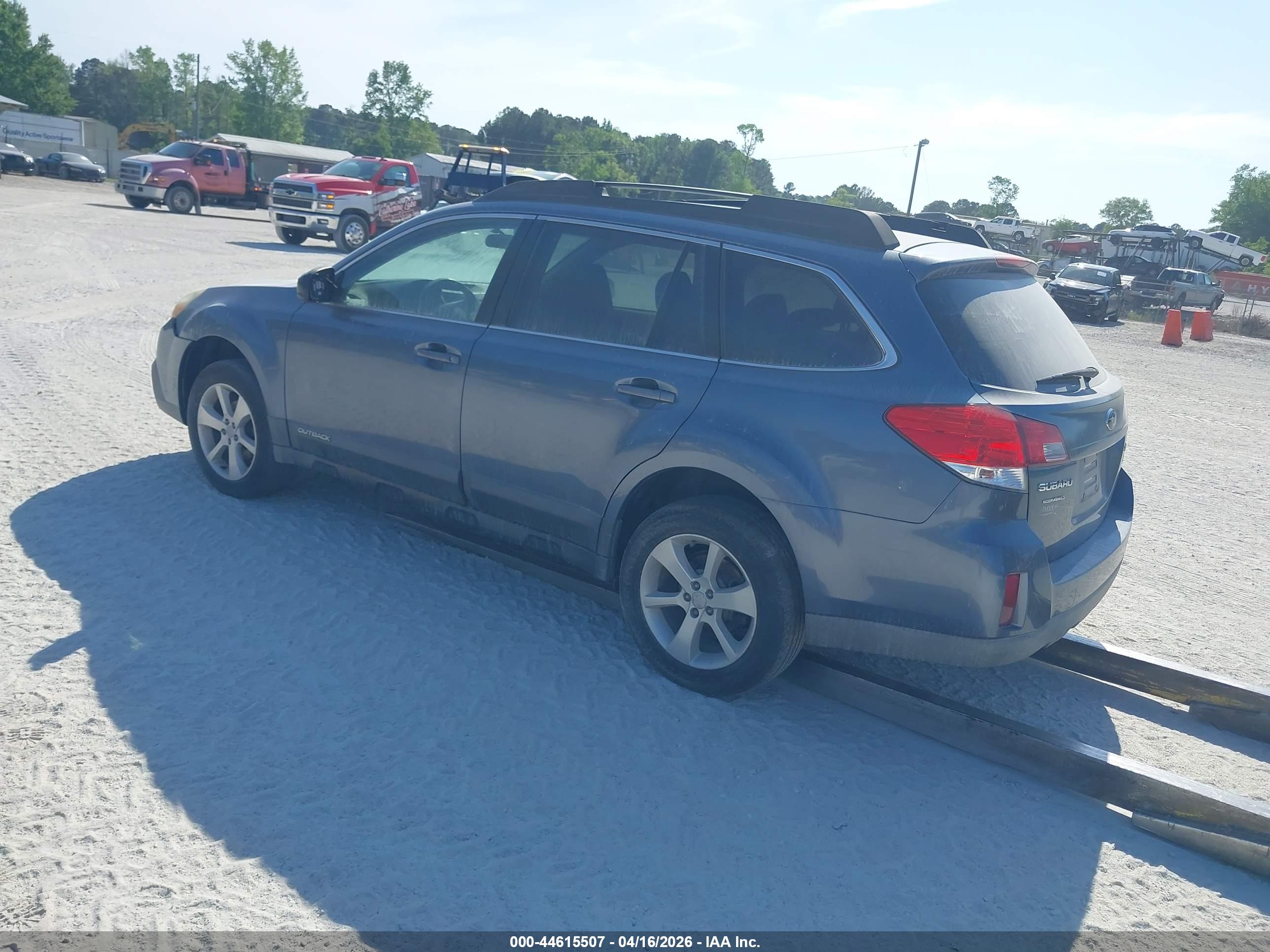 SUBARU OUTBACK image 3