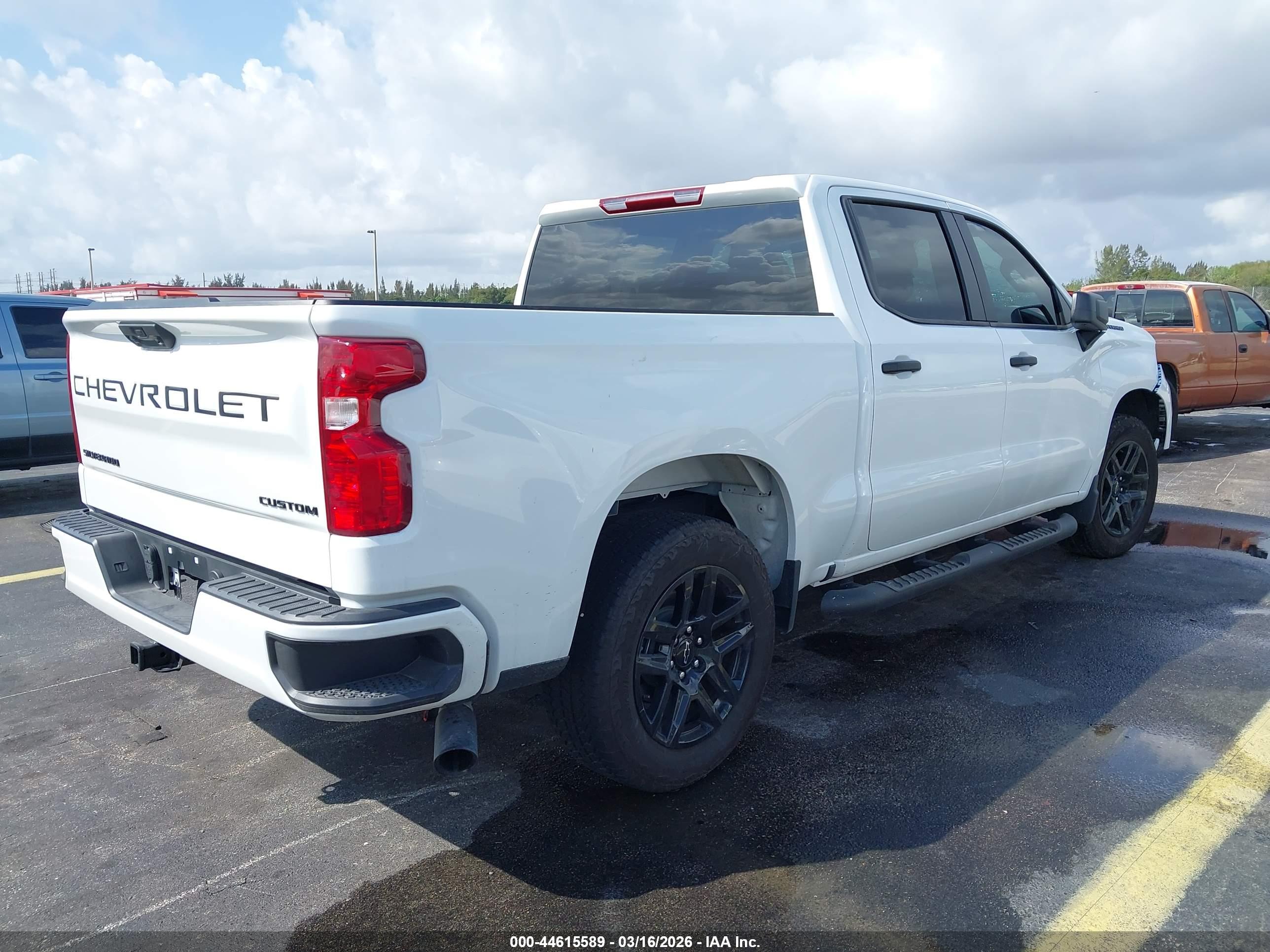 CHEVROLET SILVERADO image 4