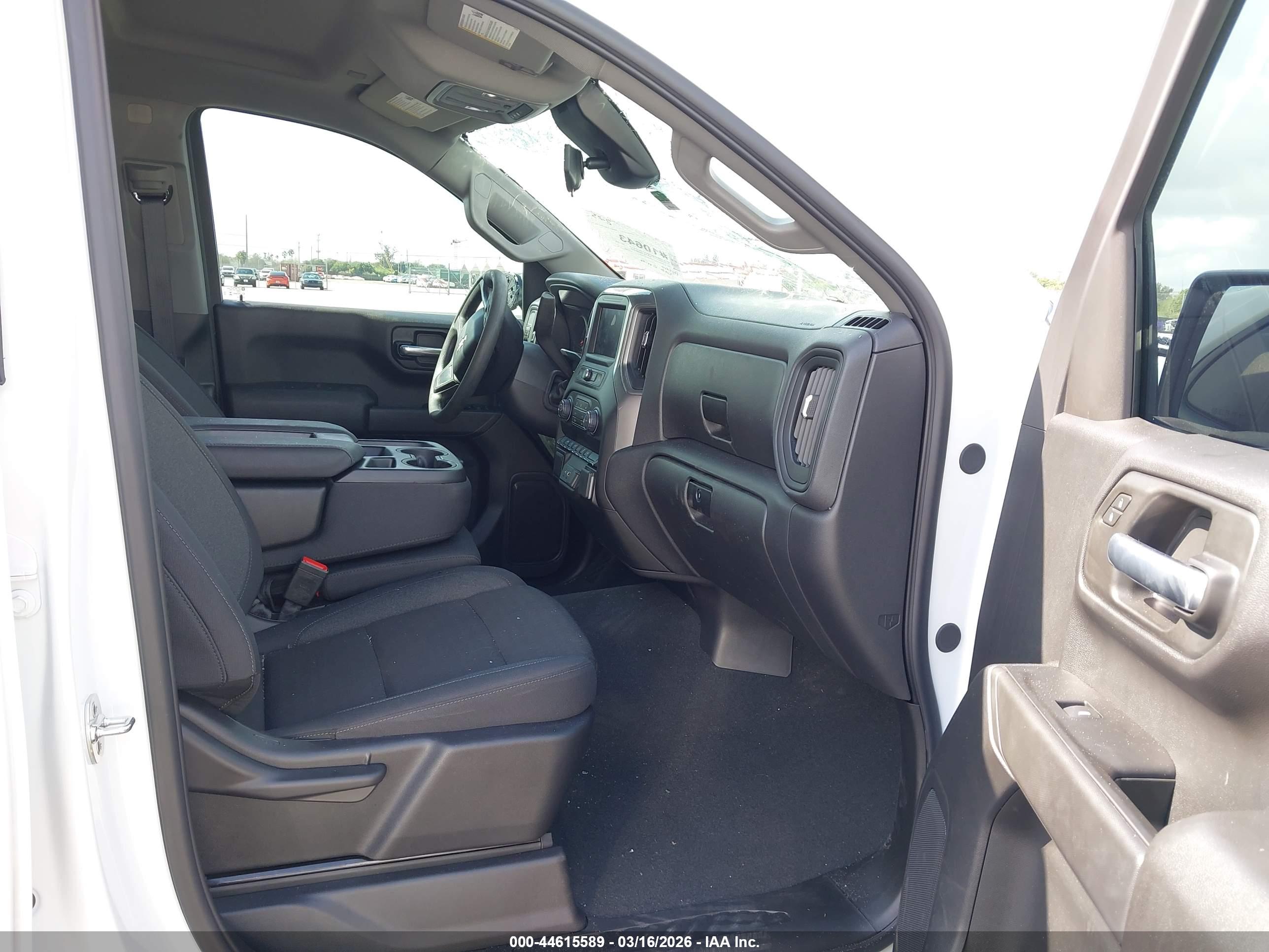 CHEVROLET SILVERADO image 5