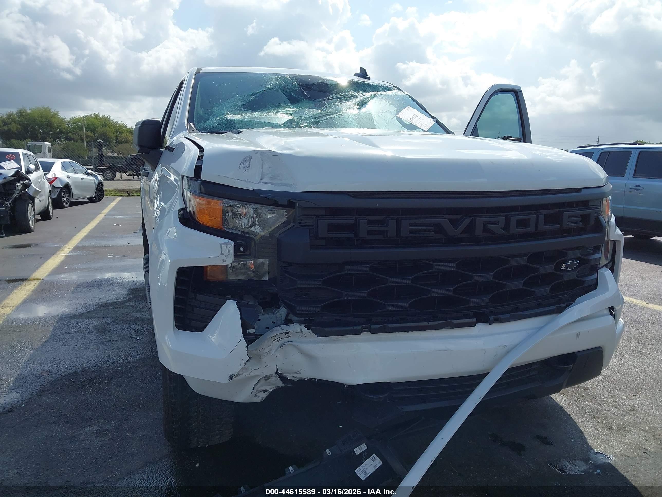 CHEVROLET SILVERADO image 6