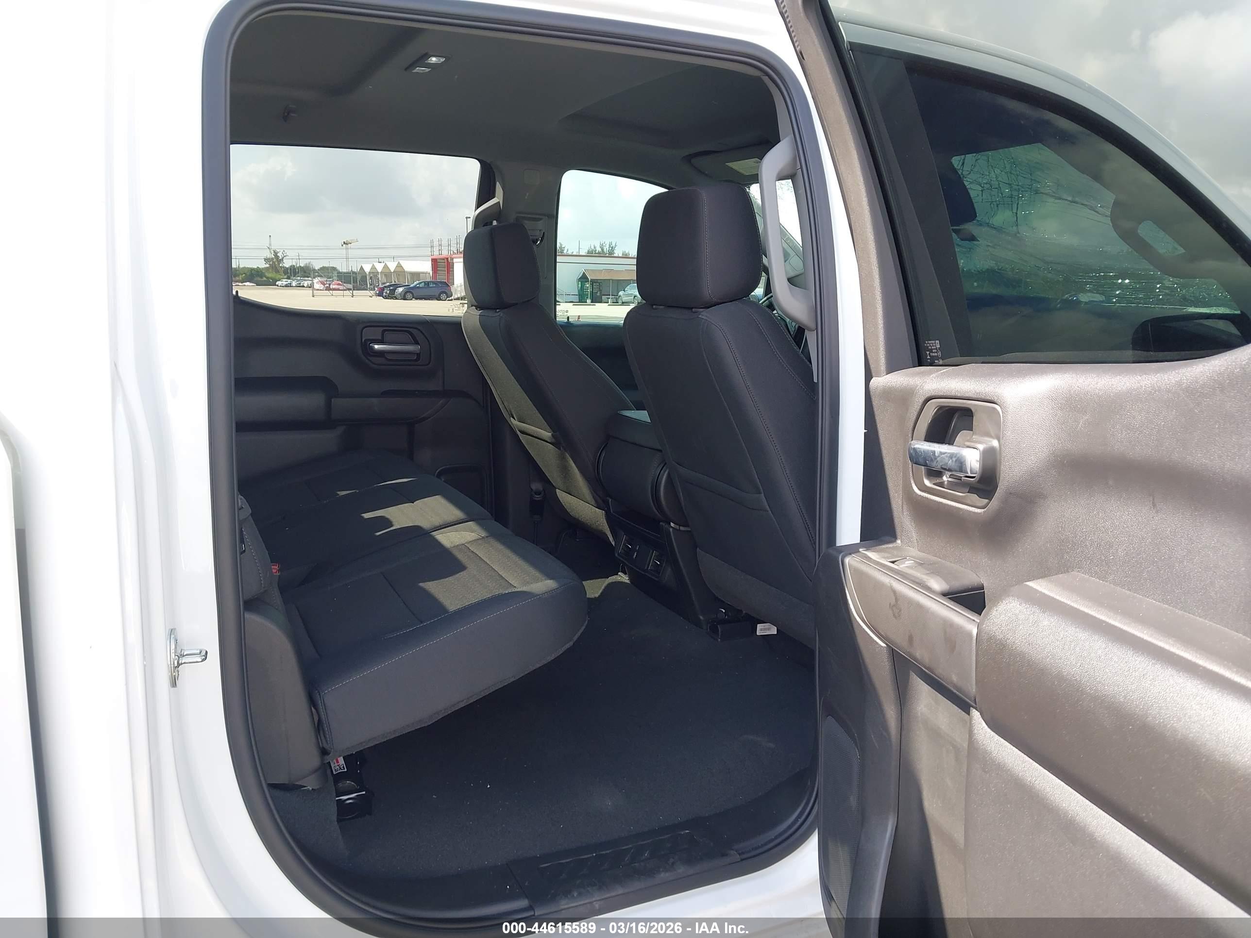 CHEVROLET SILVERADO image 8