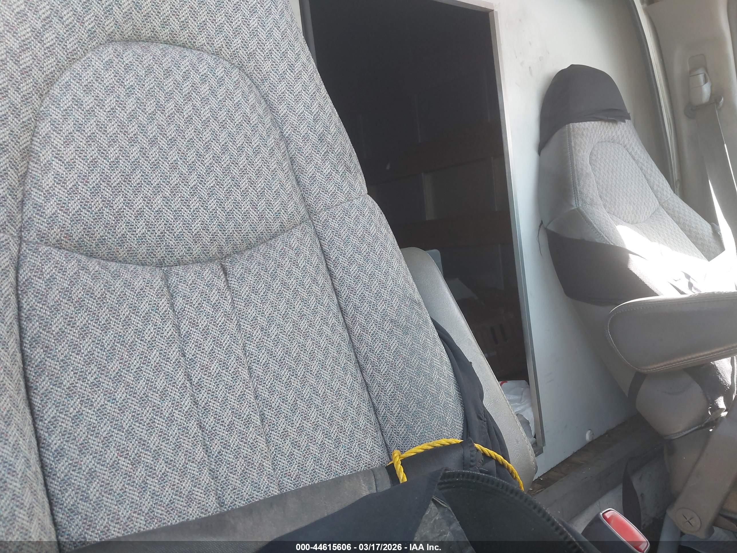 GMC SAVANA image 7