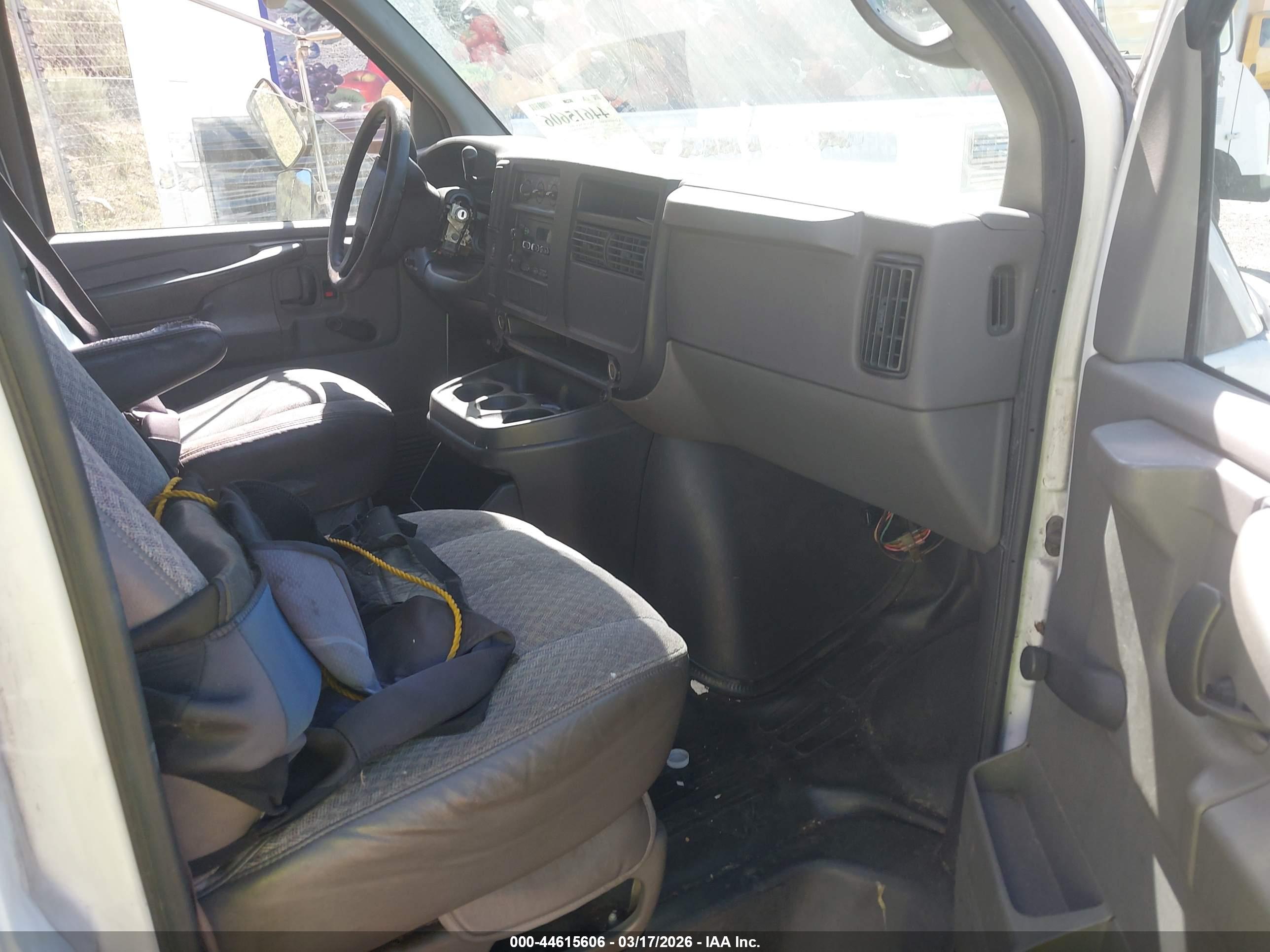 GMC SAVANA image 8