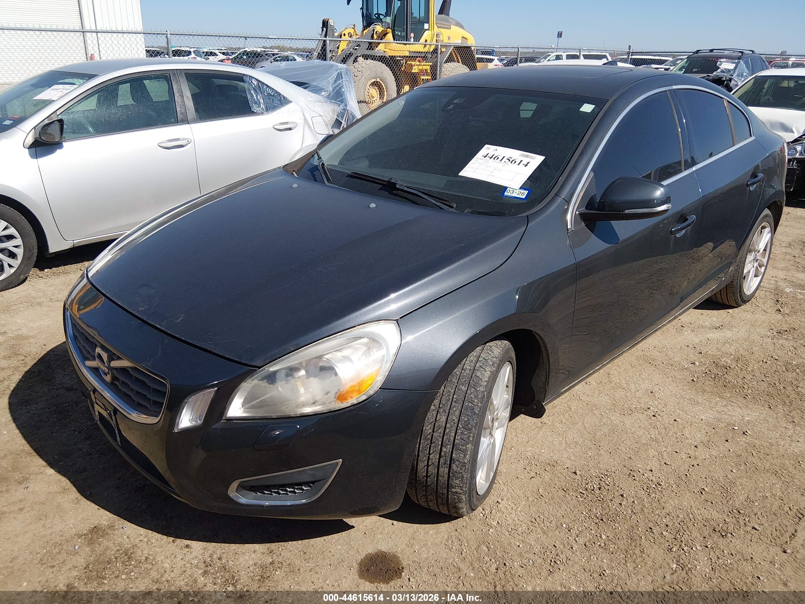 VOLVO S60 image 2