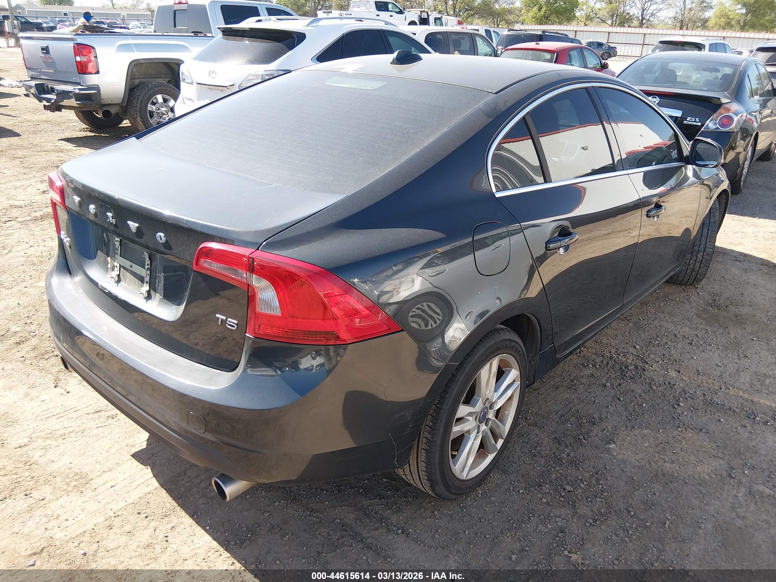 VOLVO S60 image 4