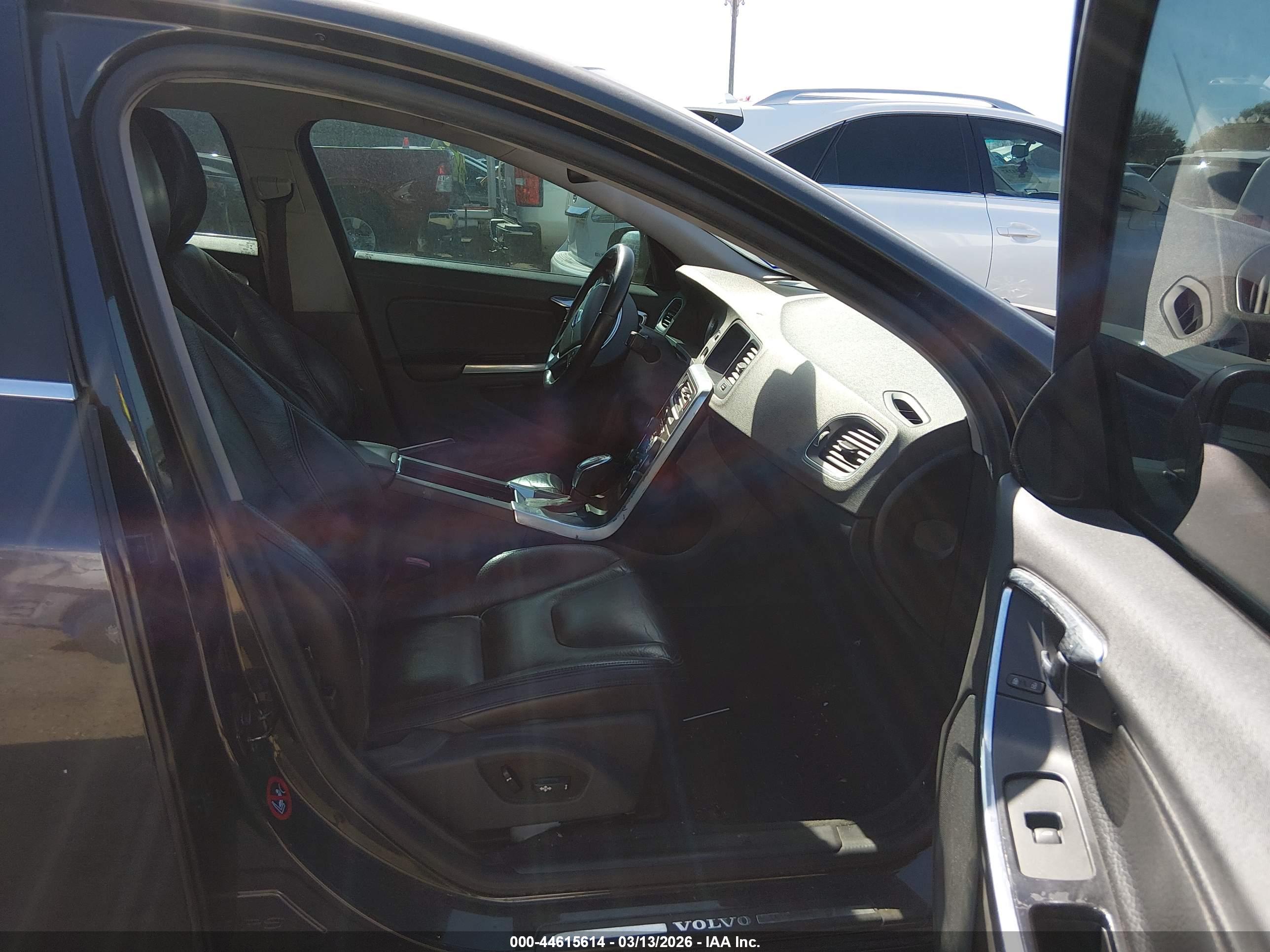 VOLVO S60 image 5