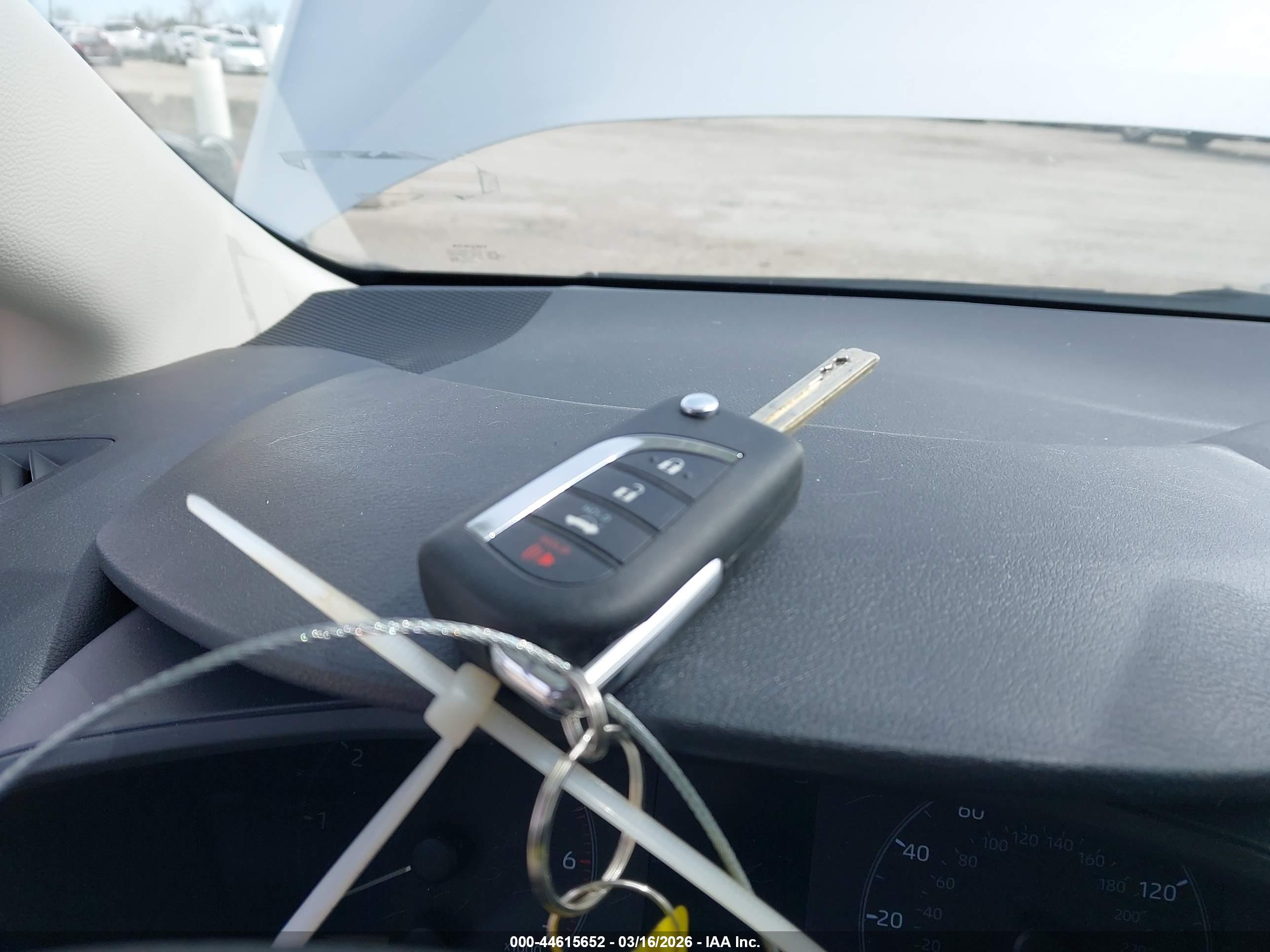 TOYOTA COROLLA image 11