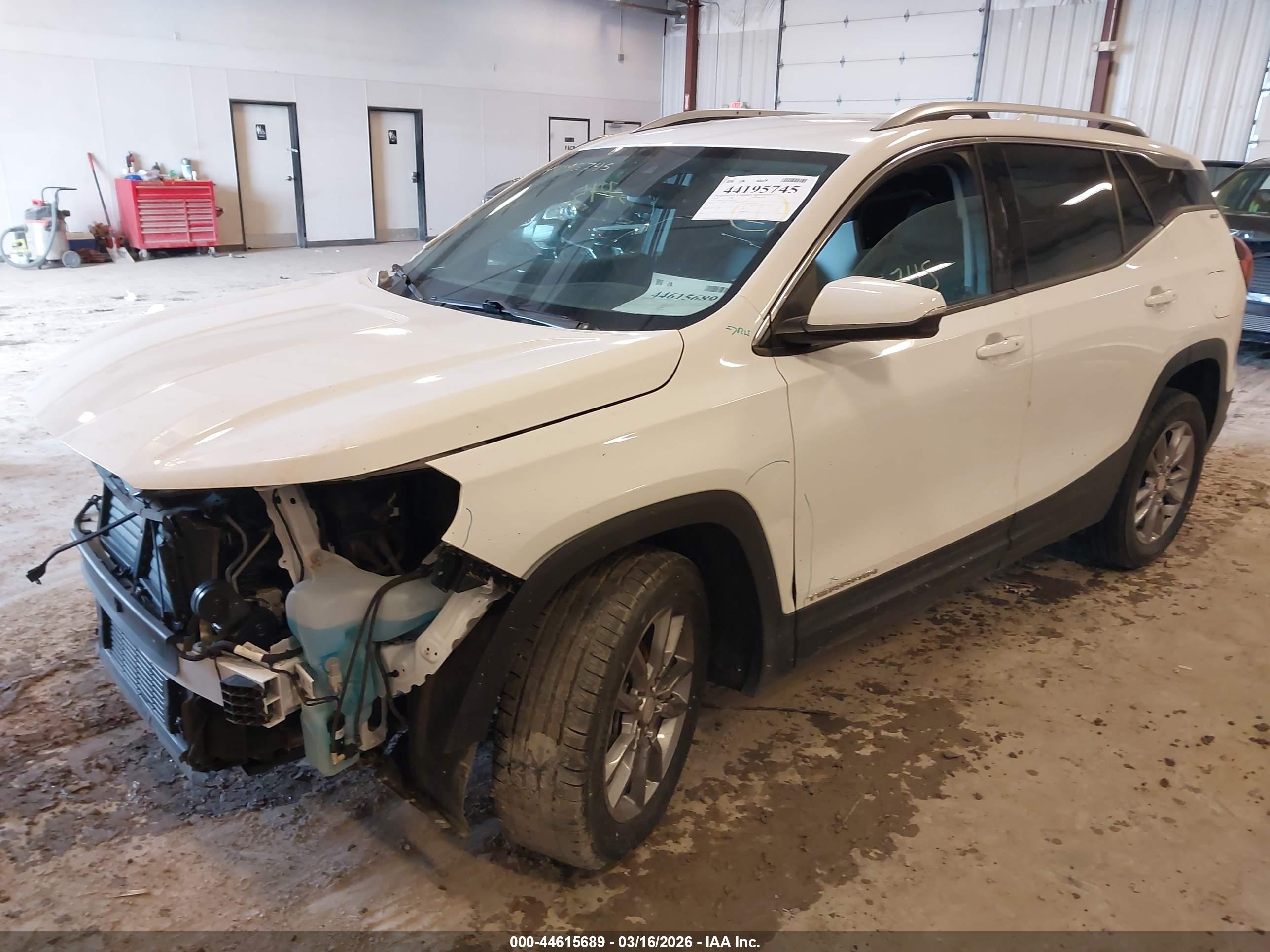 GMC TERRAIN image 2