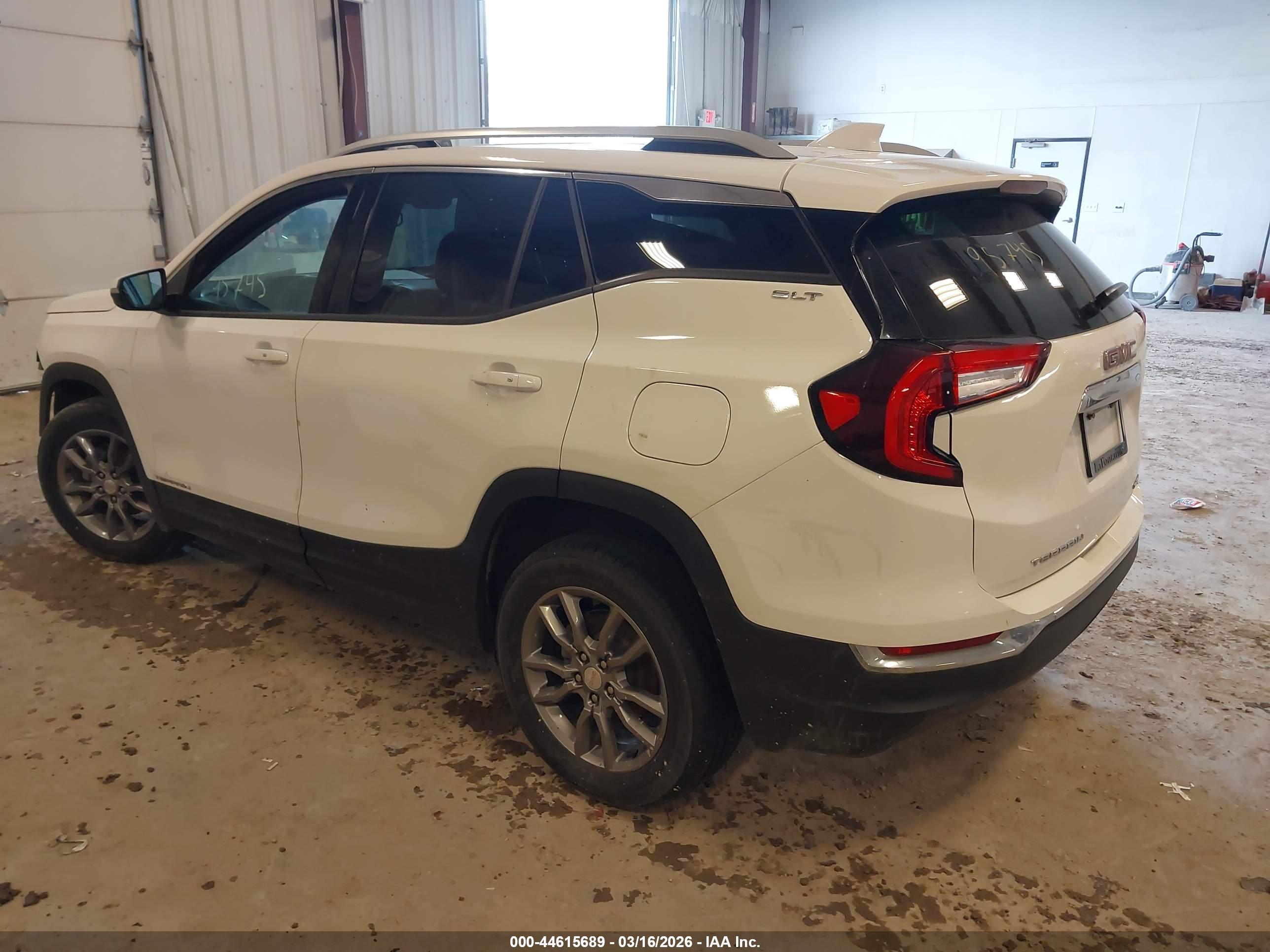 GMC TERRAIN image 3