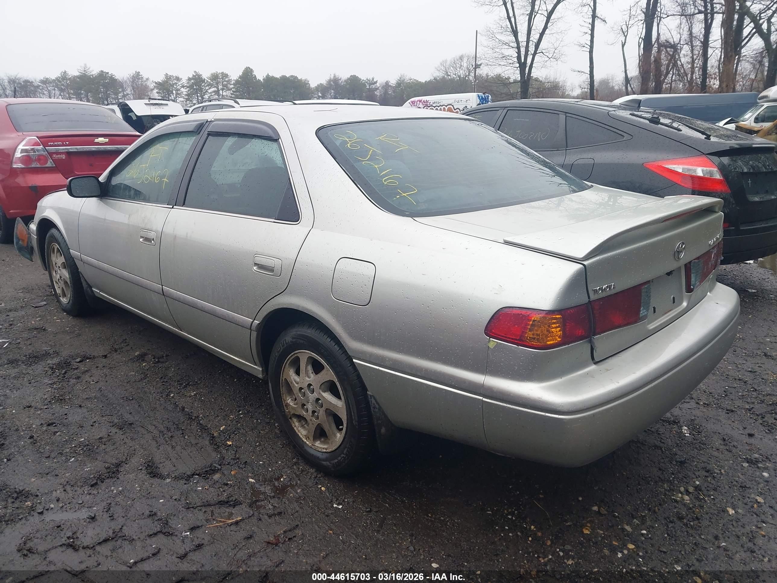 TOYOTA CAMRY image 3