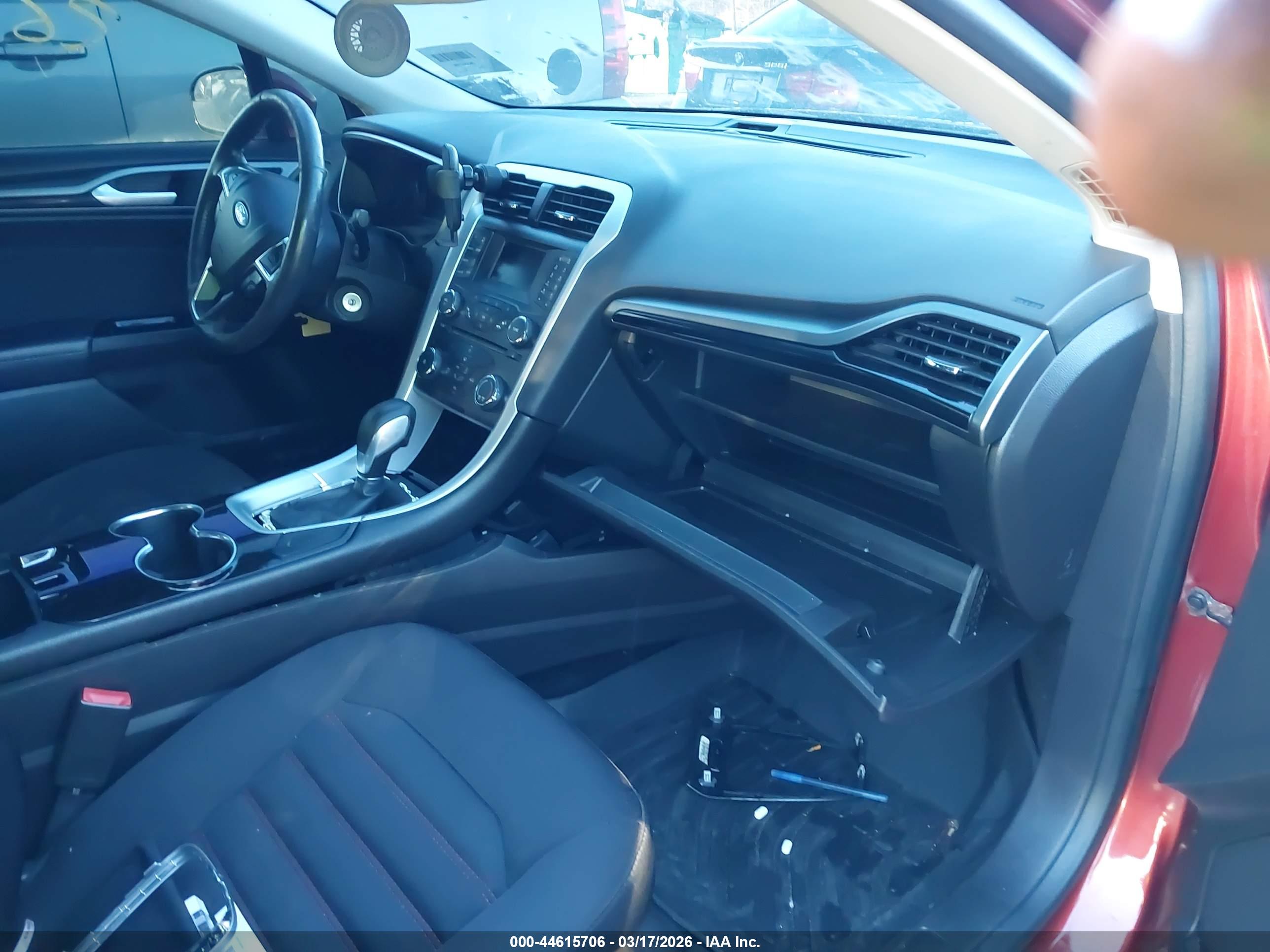 FORD FUSION image 5