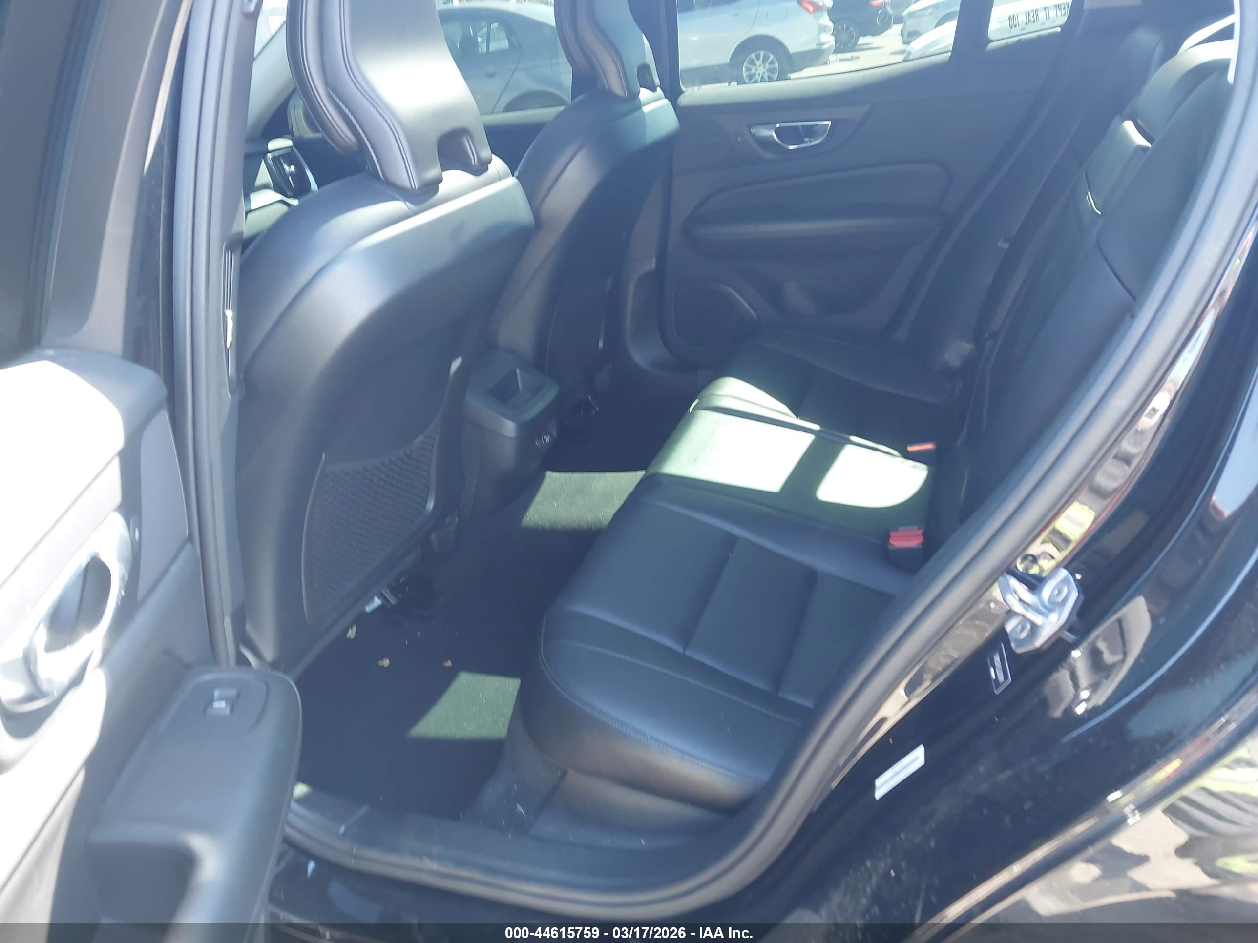 VOLVO S60 image 8