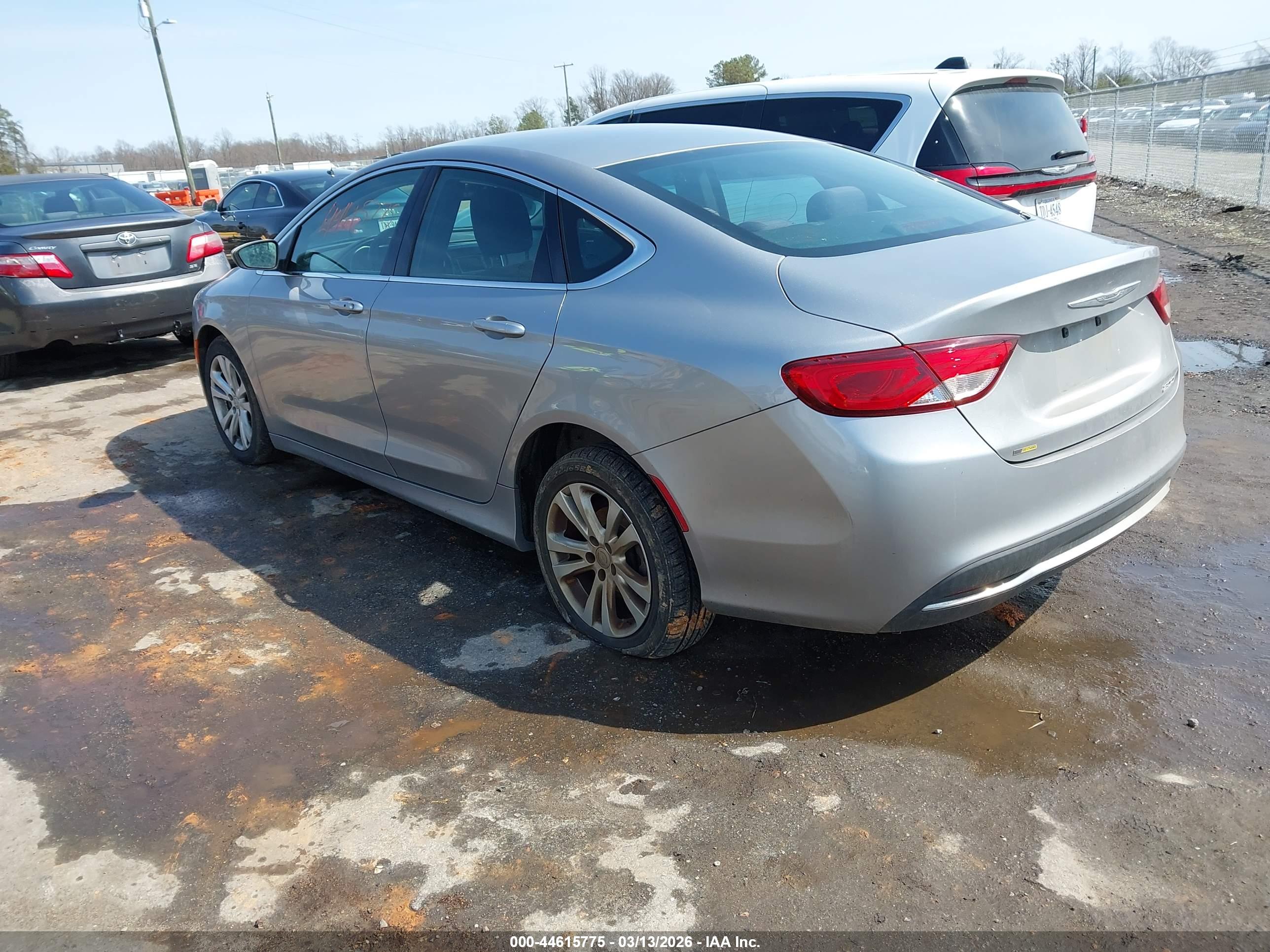 CHRYSLER 200 image 3