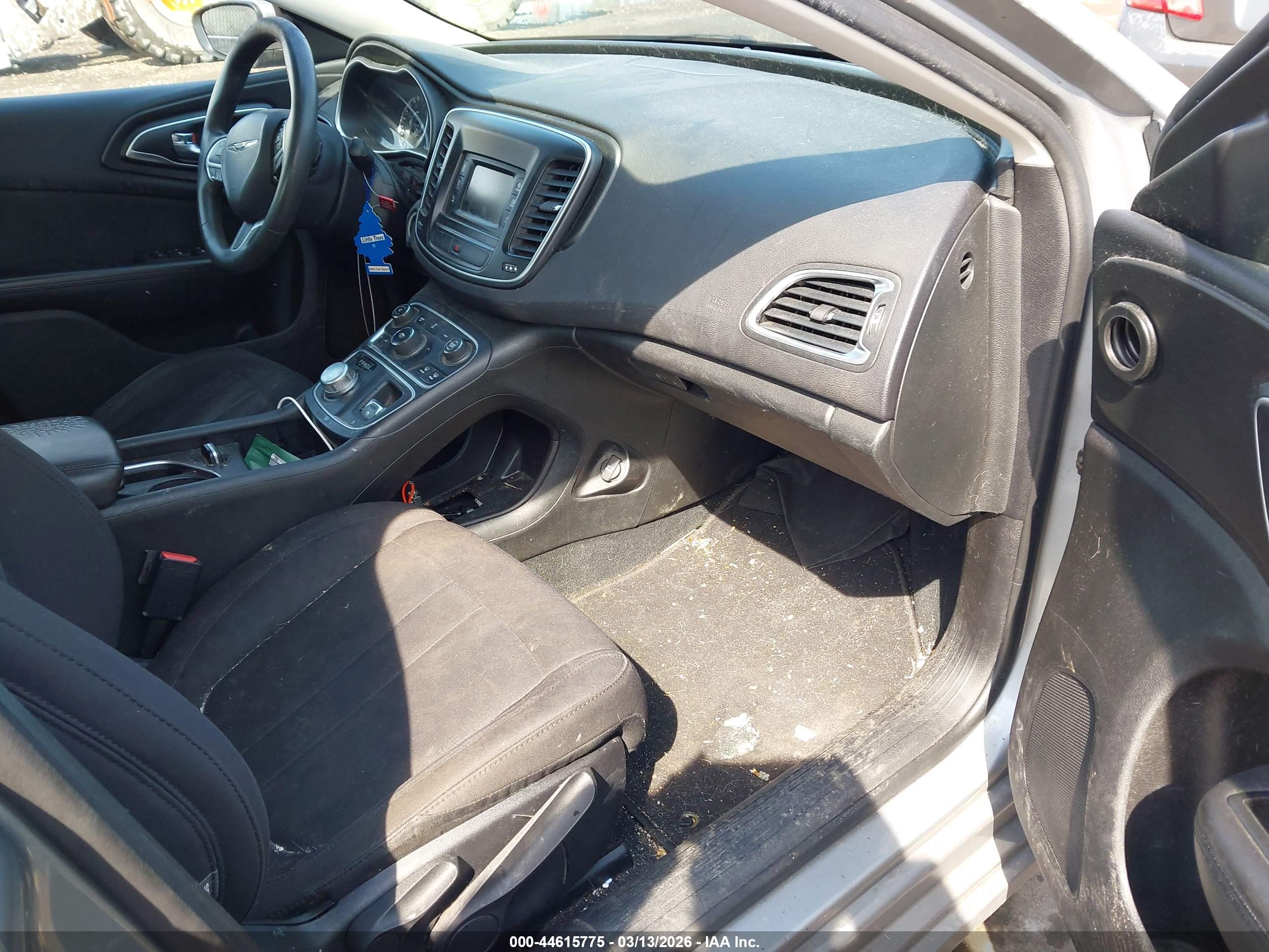 CHRYSLER 200 image 5