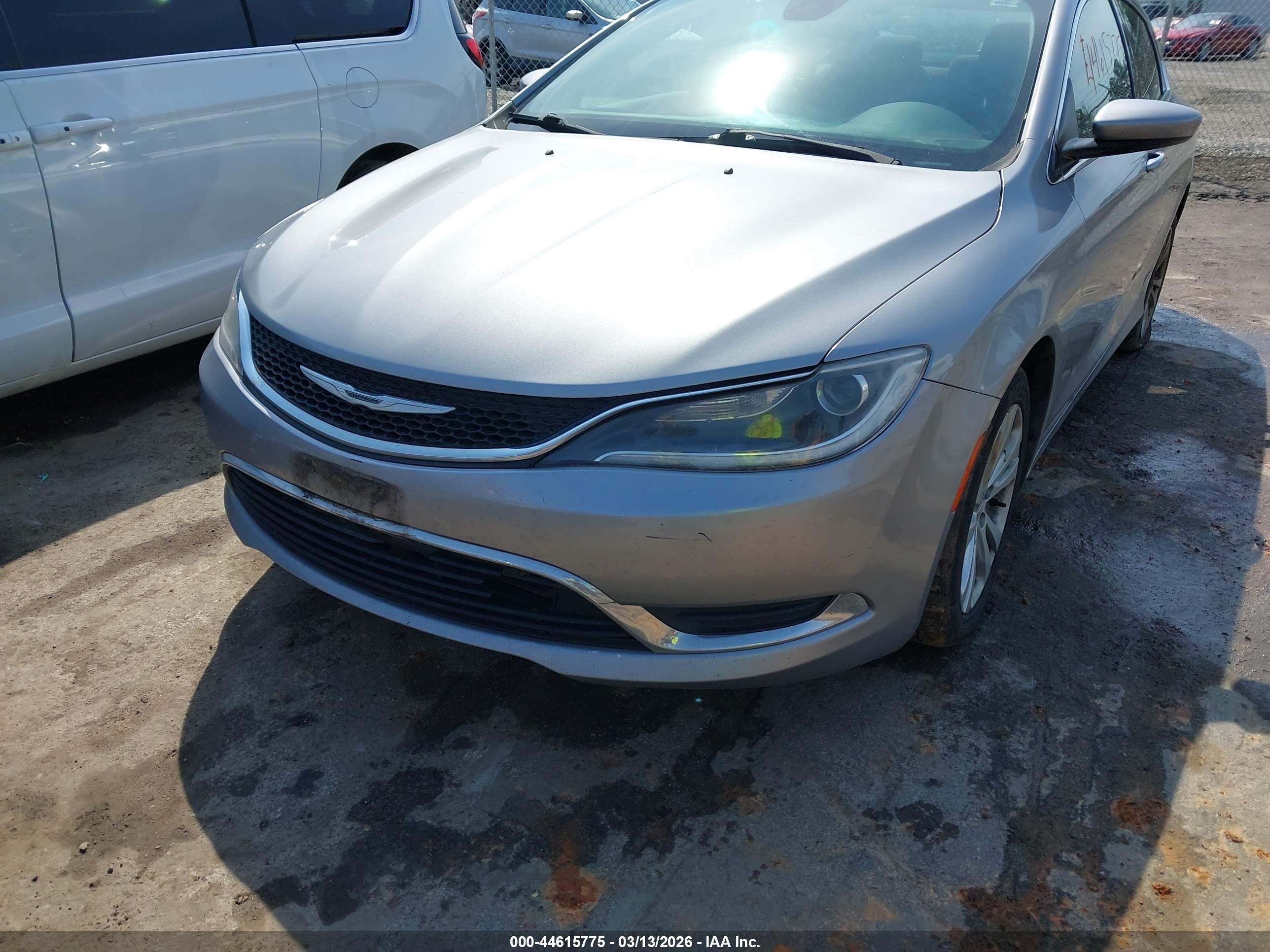CHRYSLER 200 image 6