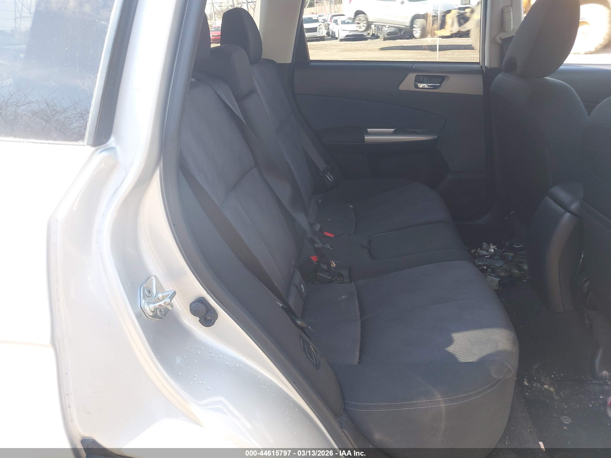 SUBARU FORESTER image 8