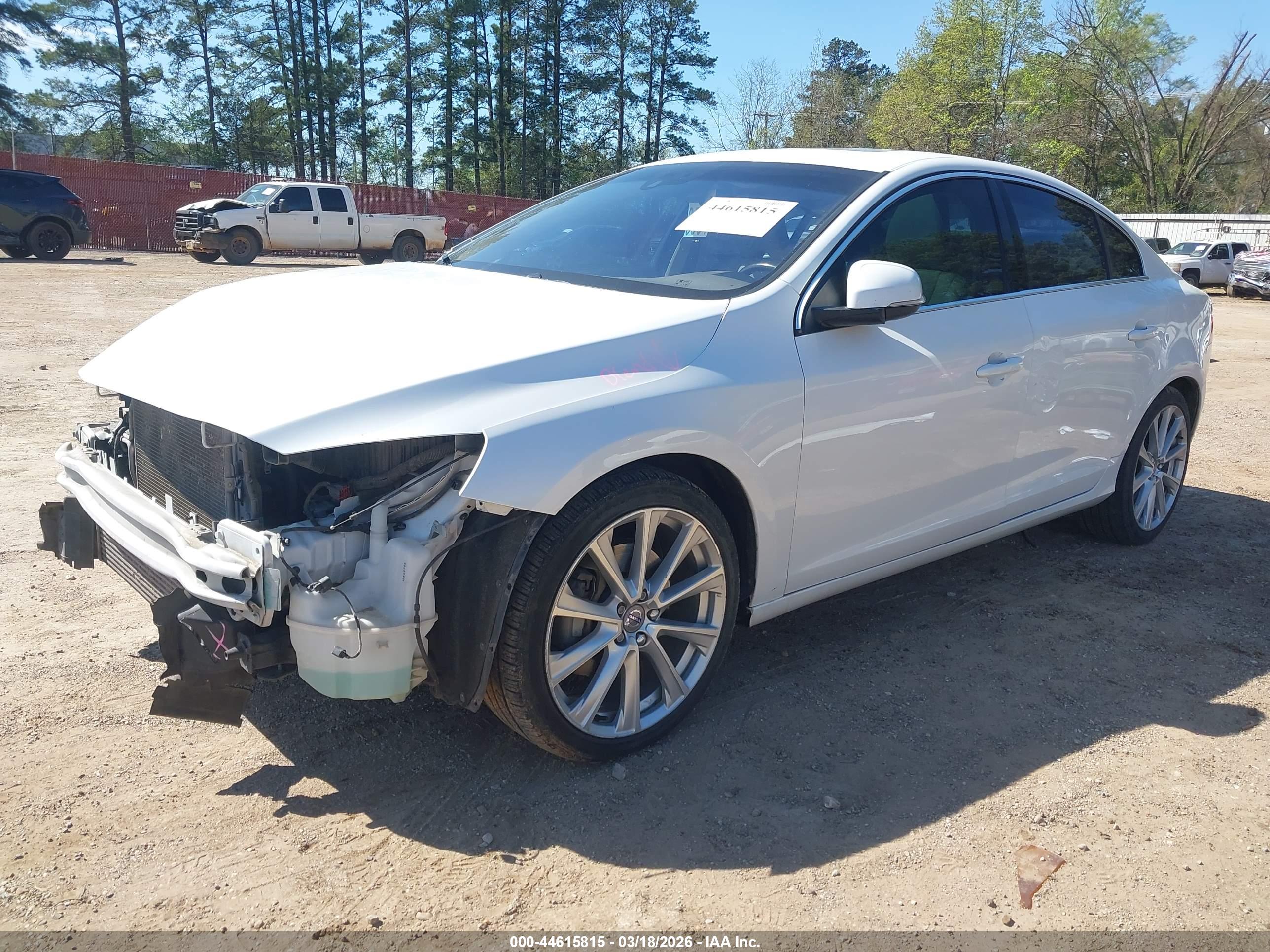 VOLVO S60 image 2