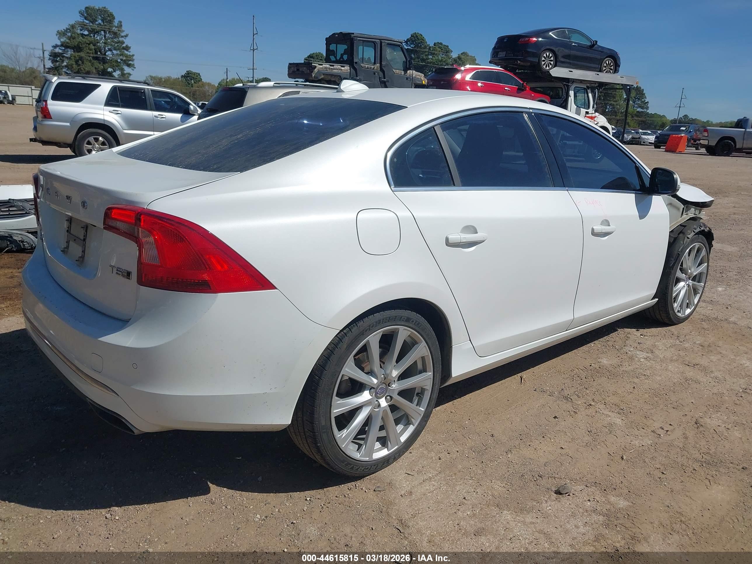 VOLVO S60 image 4