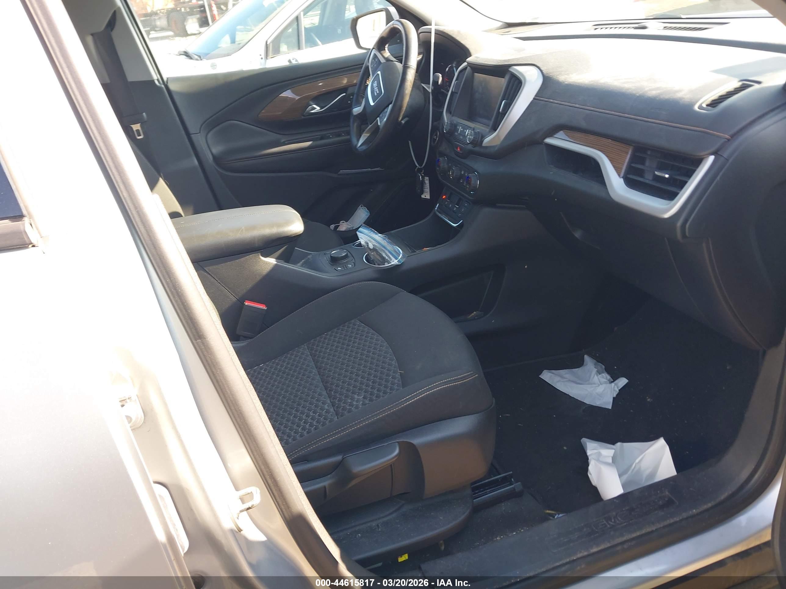 GMC TERRAIN image 5