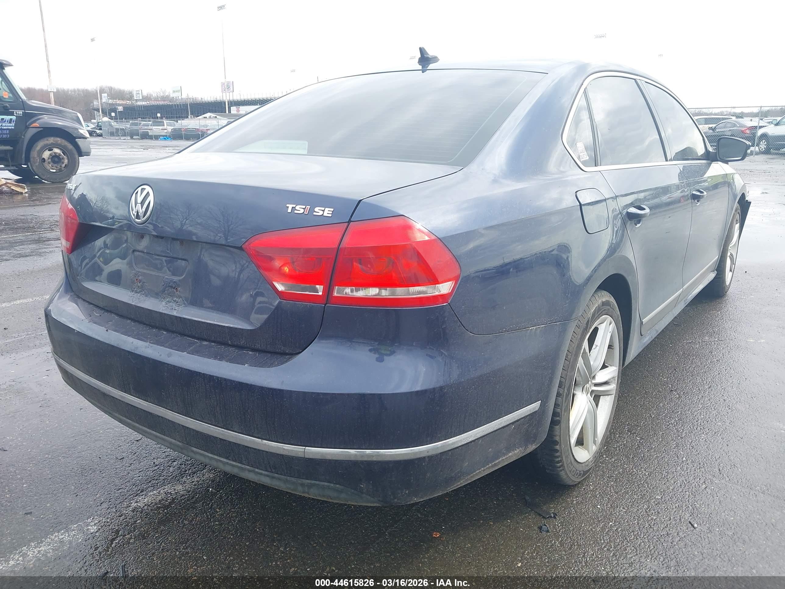 VOLKSWAGEN PASSAT image 4