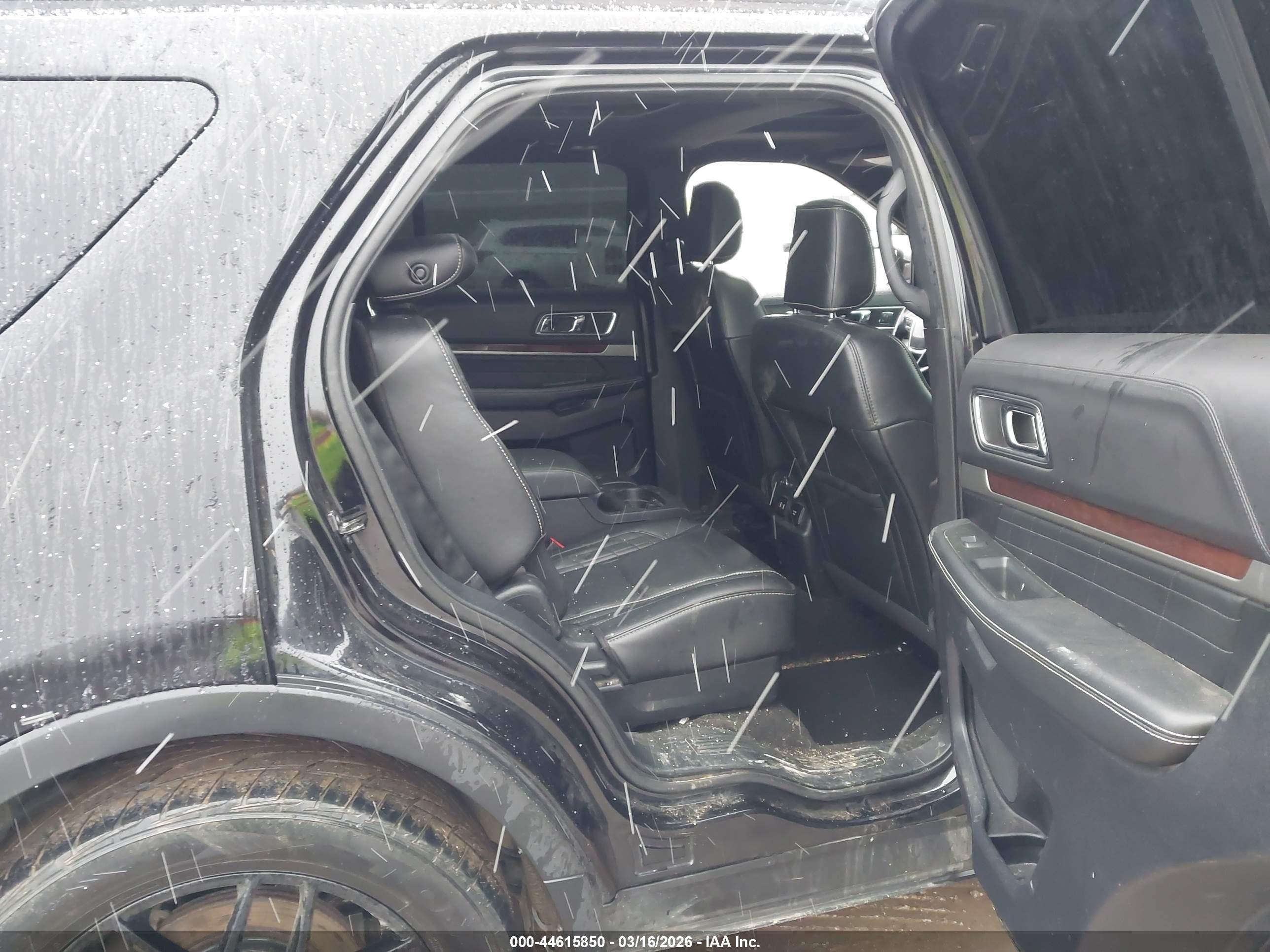 FORD EXPLORER image 8