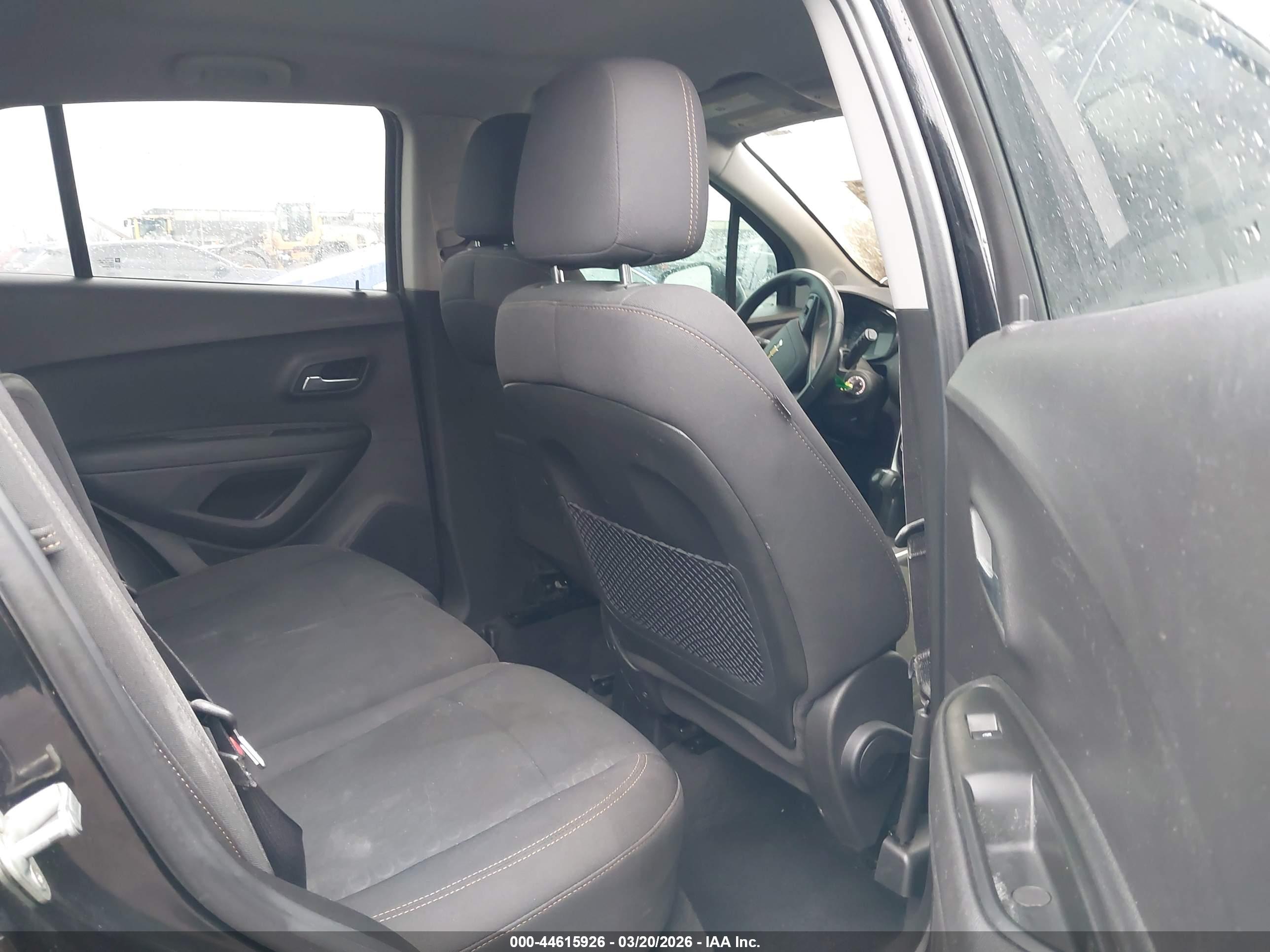 CHEVROLET TRAX image 8