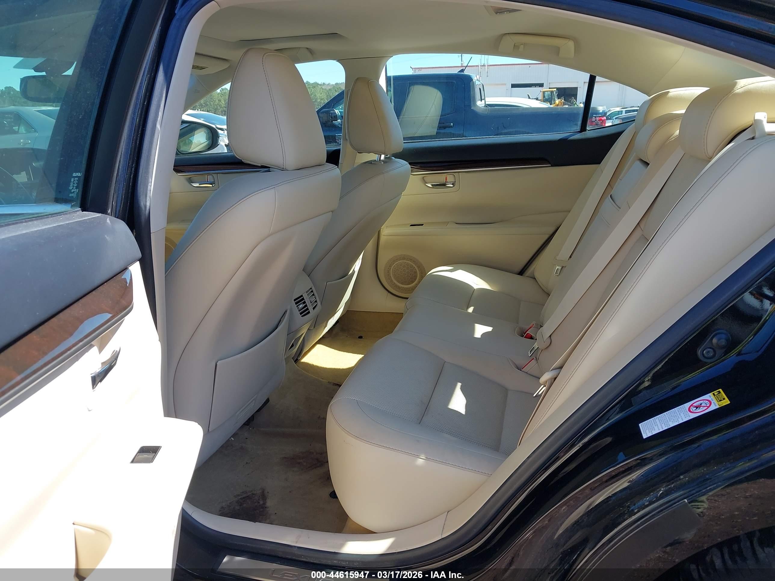 LEXUS ES image 8